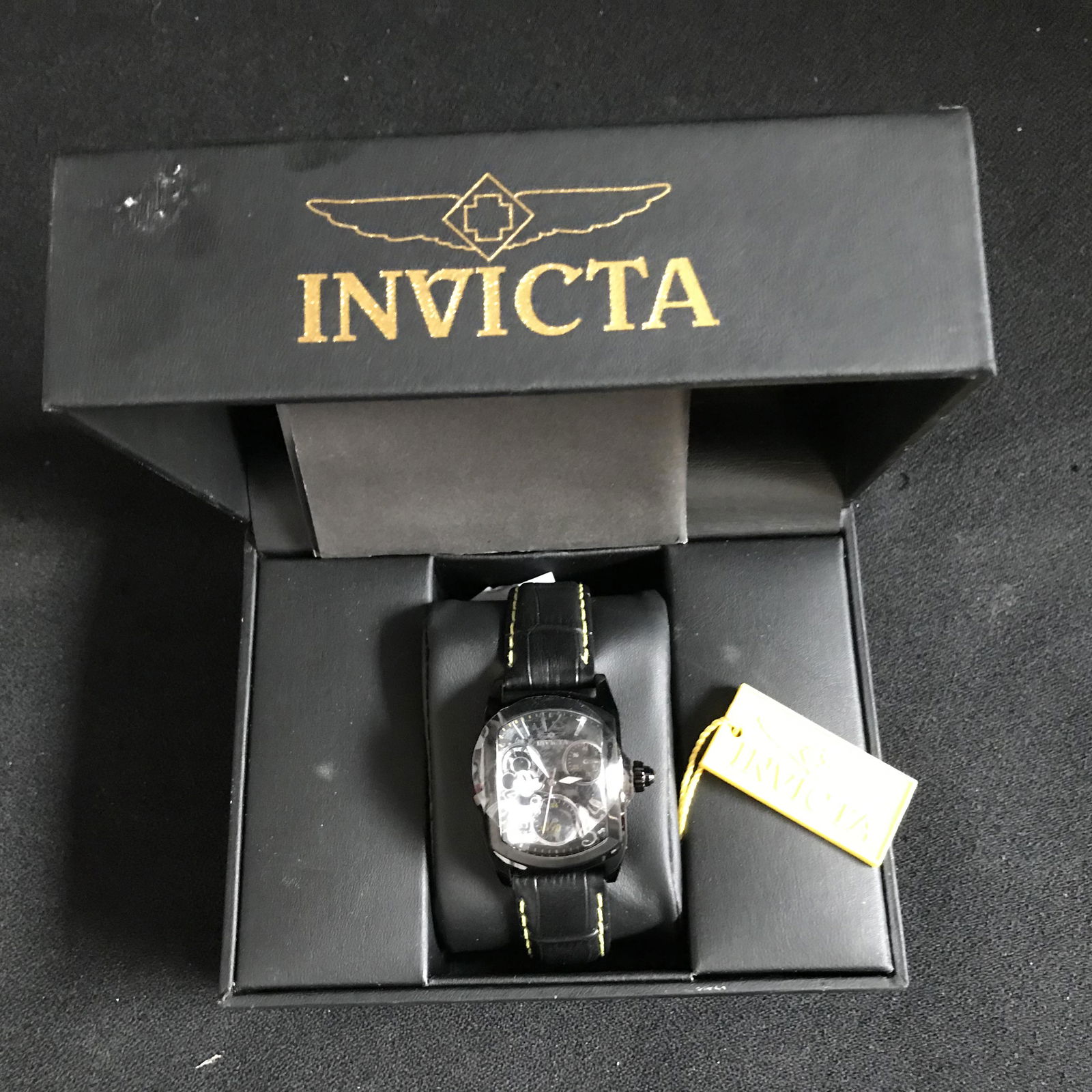 INVICTA SPECIAL EDITION "90 YEARS" MICKEY MOUSE WATCH (1 of 4)