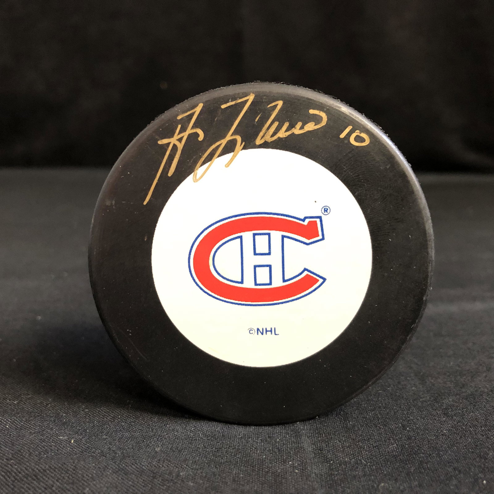GUY LAFLEUR SIGNED HOCKEY PUCK: GUY LAFLEUR SIGNED HOCKEY PUCK