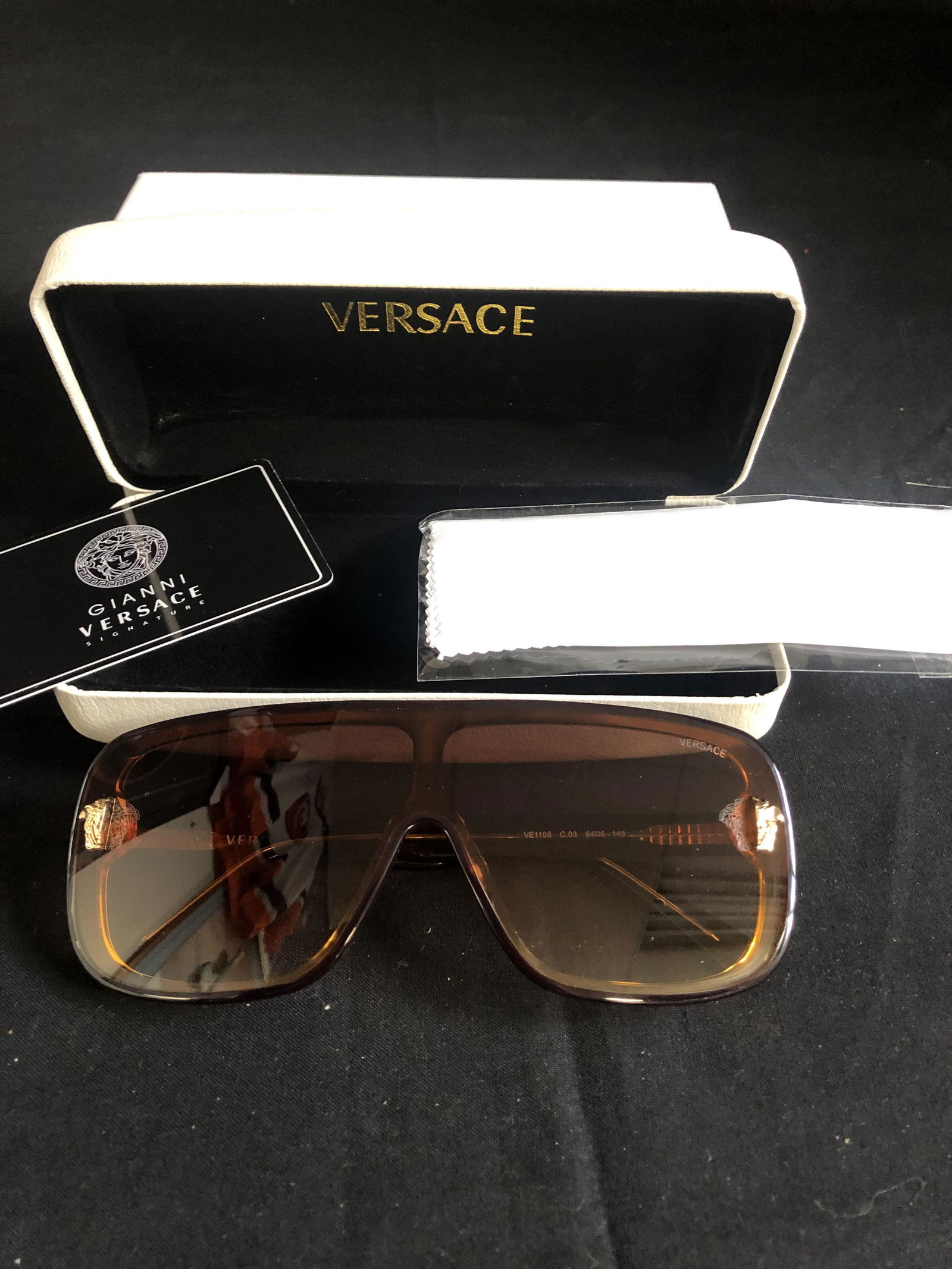 Gianni VERSACE Signature SUNGLASSES w/ Box (NEW) (1 of 4)