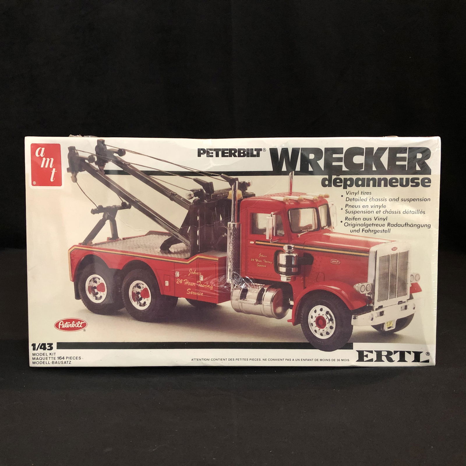 AMT/ ERTL 1:43 SCALE PETERBILT WRECKER UNASSEMBLED: AMT/ ERTL 1:43 SCALE PETERBILT WRECKER UNASSEMBLED MODEL KIT