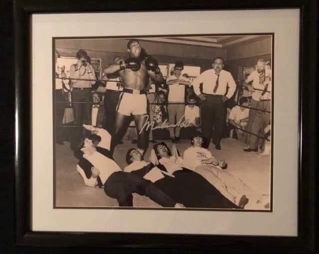 MUHAMMAD ALI SIGNED 16X20 FRAMED PHOTO w/ THE BEATLES ( (1 of 2)