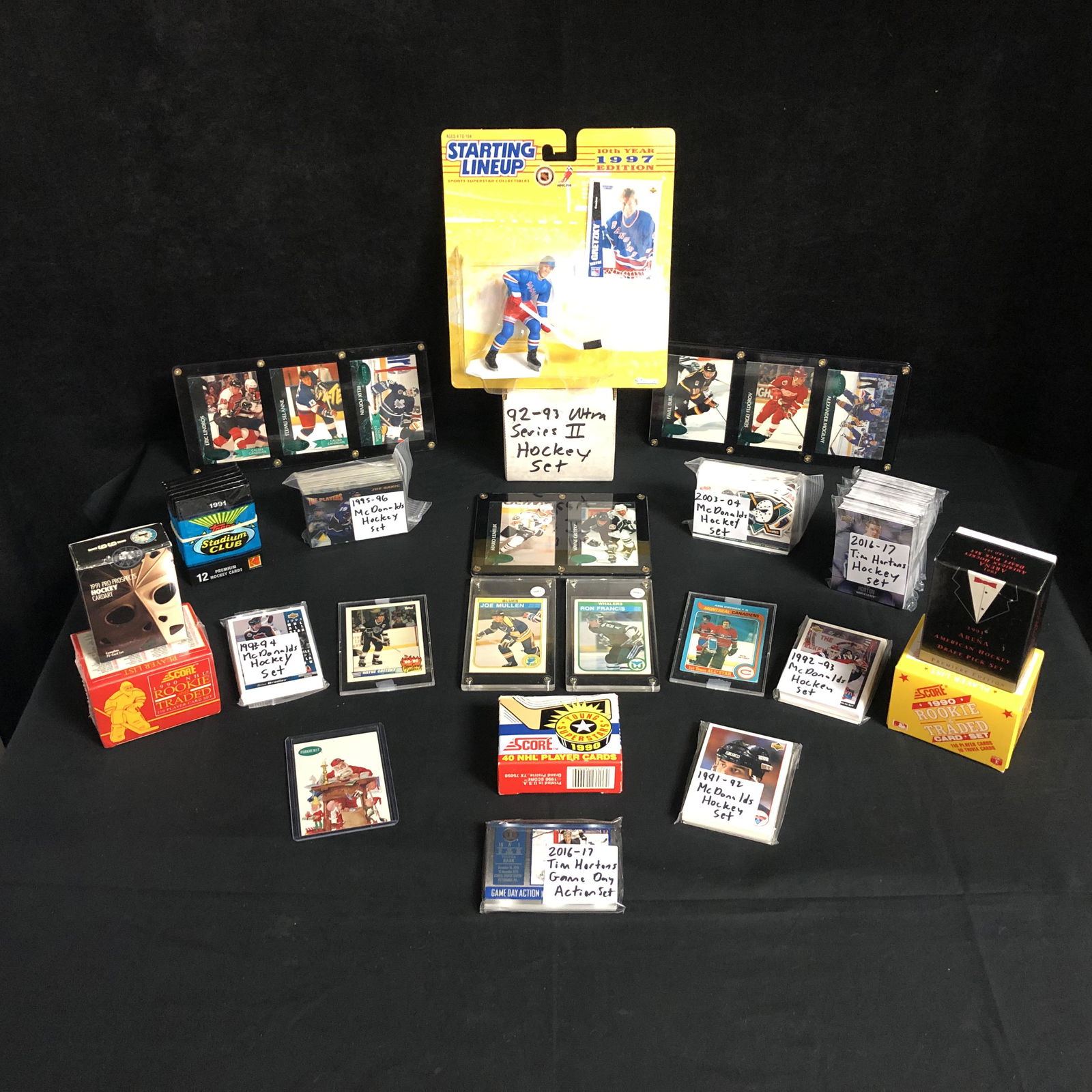 MULTI-YEAR HOCKEY CARD LOT AND WAYNE GRETZKY STARTING (1 of 4)