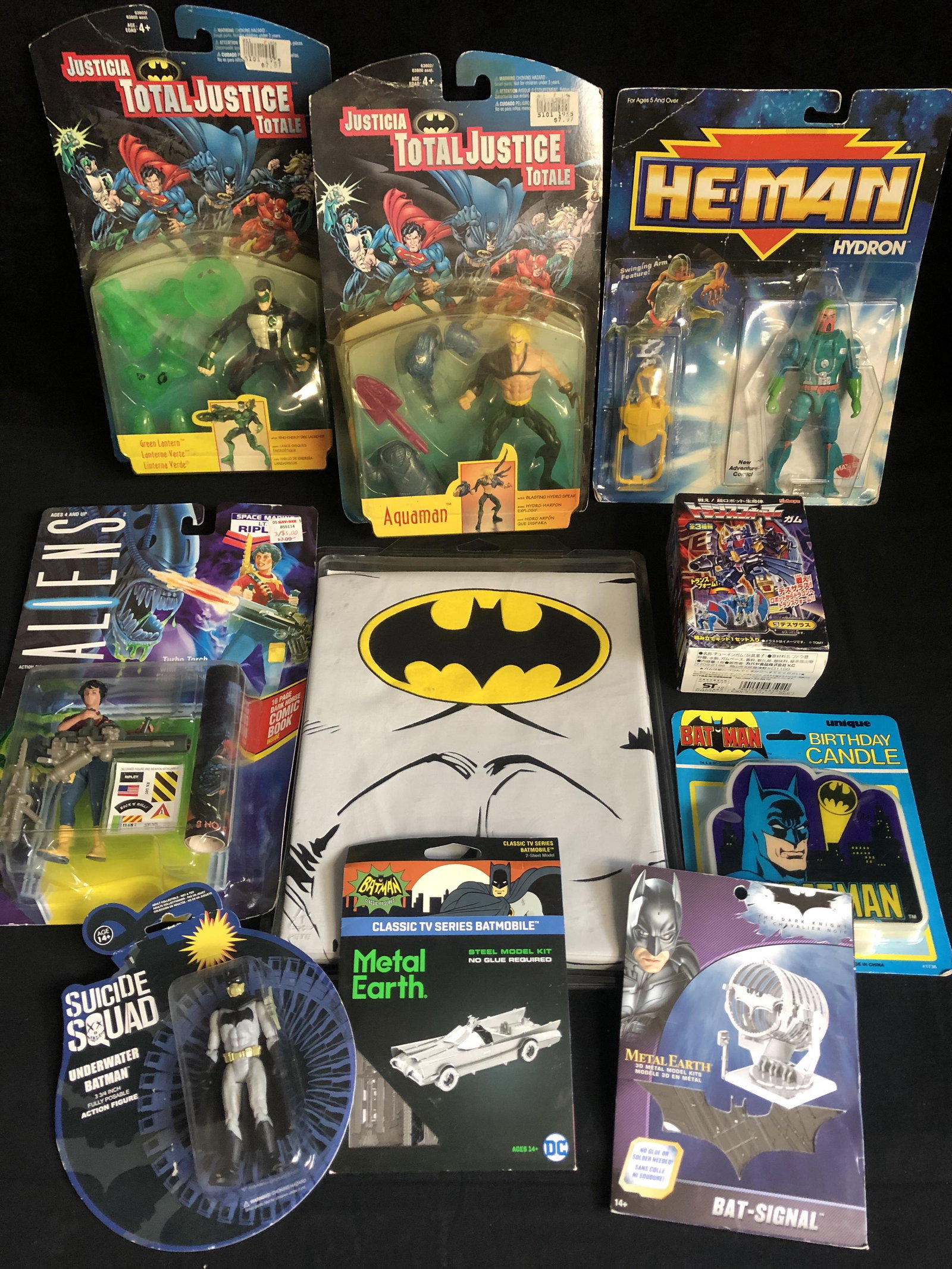 TOY FIGURES LOT (ALIEN, HE-MAN...): TOY FIGURES LOT (ALIEN, HE-MAN...)