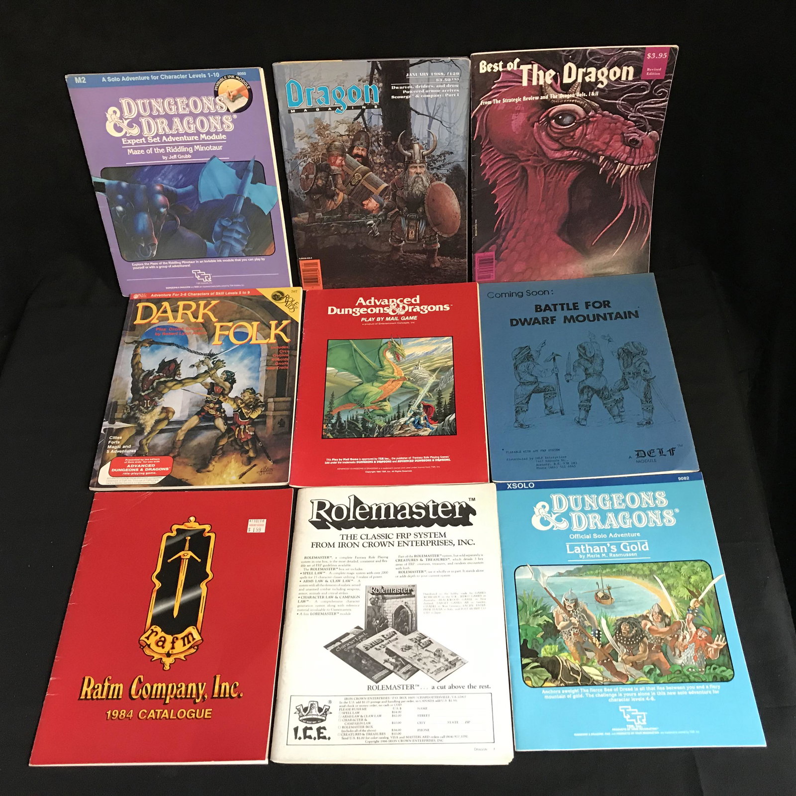 VINTAGE DUNGEONS AND DRAGONS HANDBOOK LOT: VINTAGE DUNGEONS AND DRAGONS HANDBOOK LOT