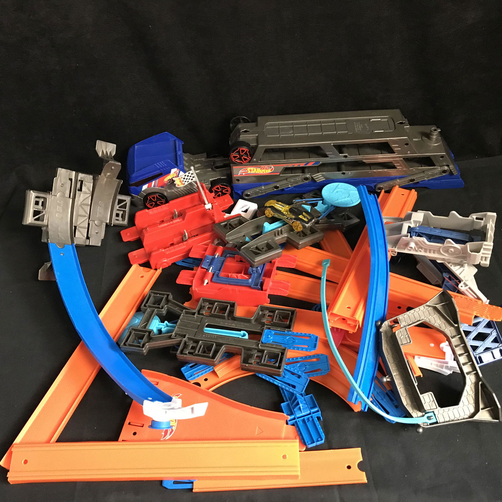 HOT WHEELS RACE TRACK COMPLETE (1 of 1)