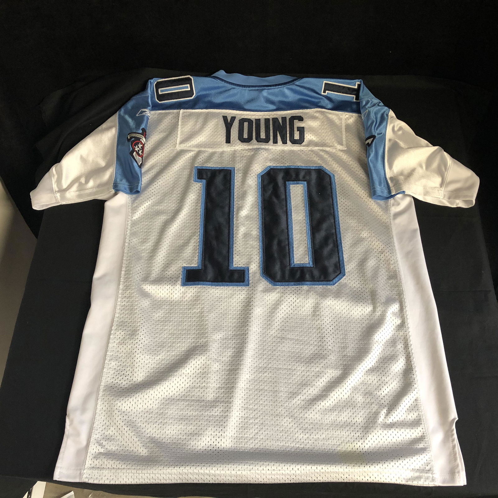 VINCE YOUNG TITANS FOOTBALL JERSEY (SIZE 50) (1 of 3)