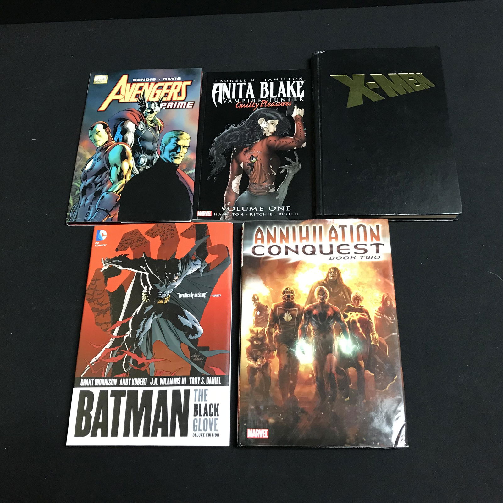 ASSORTED GRAPHIC NOVEL LOT (1 of 1)