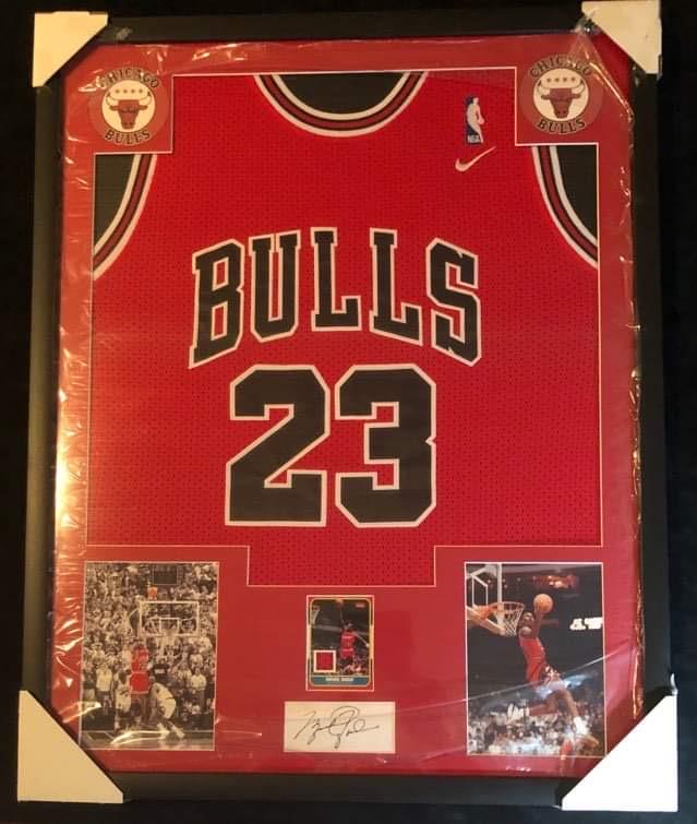 MICHAEL JORDAN CHICAGO BULLS FRAMED JERSEY w/ GAME USED (1 of 7)