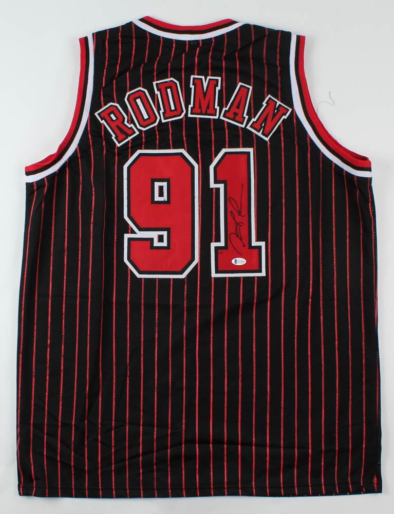 DENNIS RODMAN CHICAGO BULLS AUTOGRAPHED JERSEY (BECKETT (1 of 3)