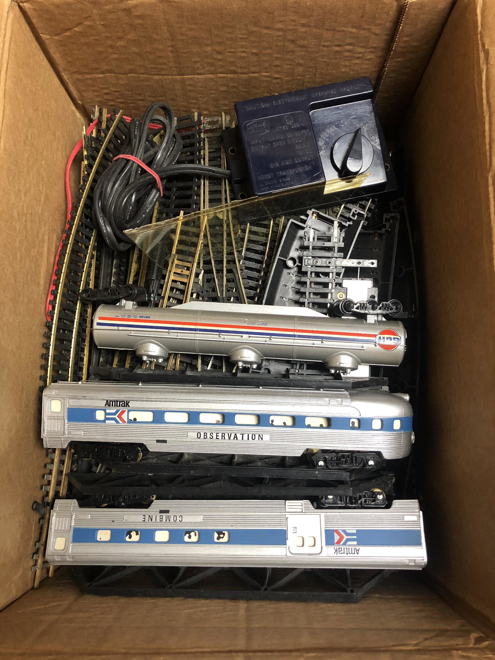 TOY TRAINS/ TRACKS LOT: TOY TRAINS/ TRACKS LOT