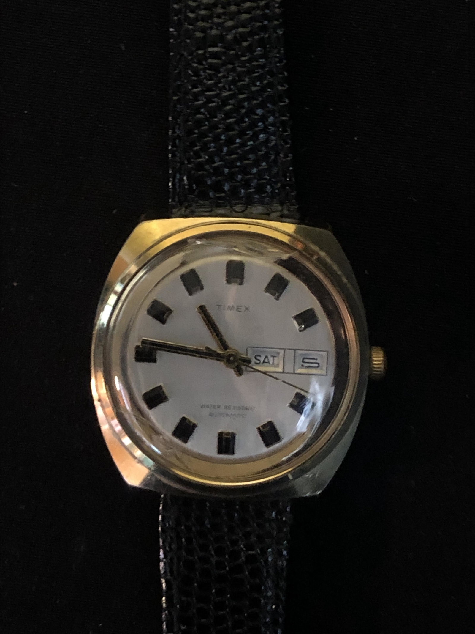 VINTAGE TIMEX WATER RESISTANT AUTOMATIC WRIST WATCH: VINTAGE TIMEX WATER RESISTANT AUTOMATIC WRIST WATCH