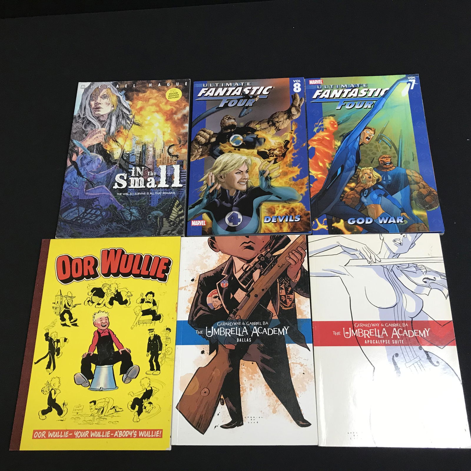 PAPERBACK COMIC BOOK LOT (1 of 1)