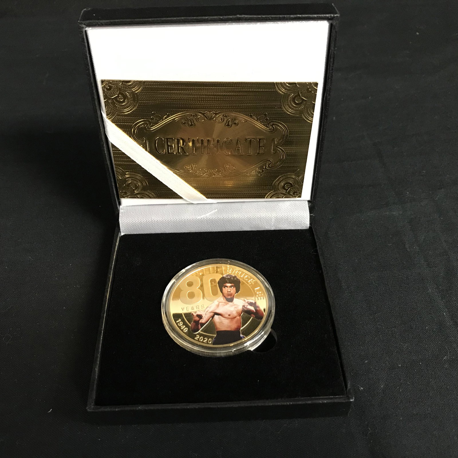 BRUCE LEE GOLD PLATED COMMEMORATIVE COIN: BRUCE LEE GOLD PLATED COMMEMORATIVE COIN