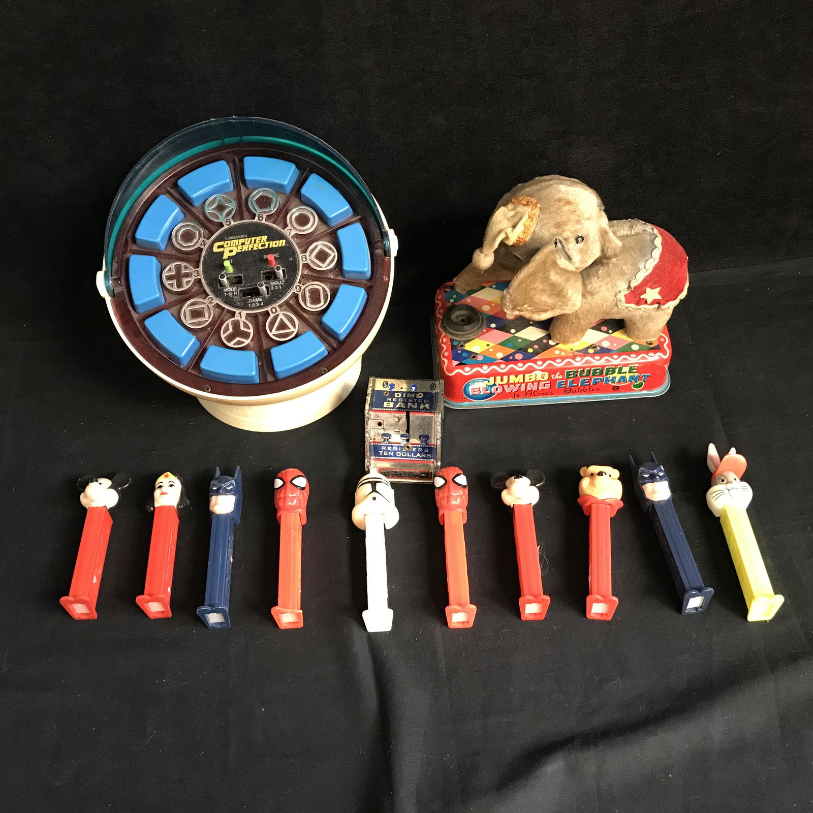 COLLECTIBLES LOT (PEZ DISPENSERS...): COLLECTIBLES LOT (PEZ DISPENSERS...)