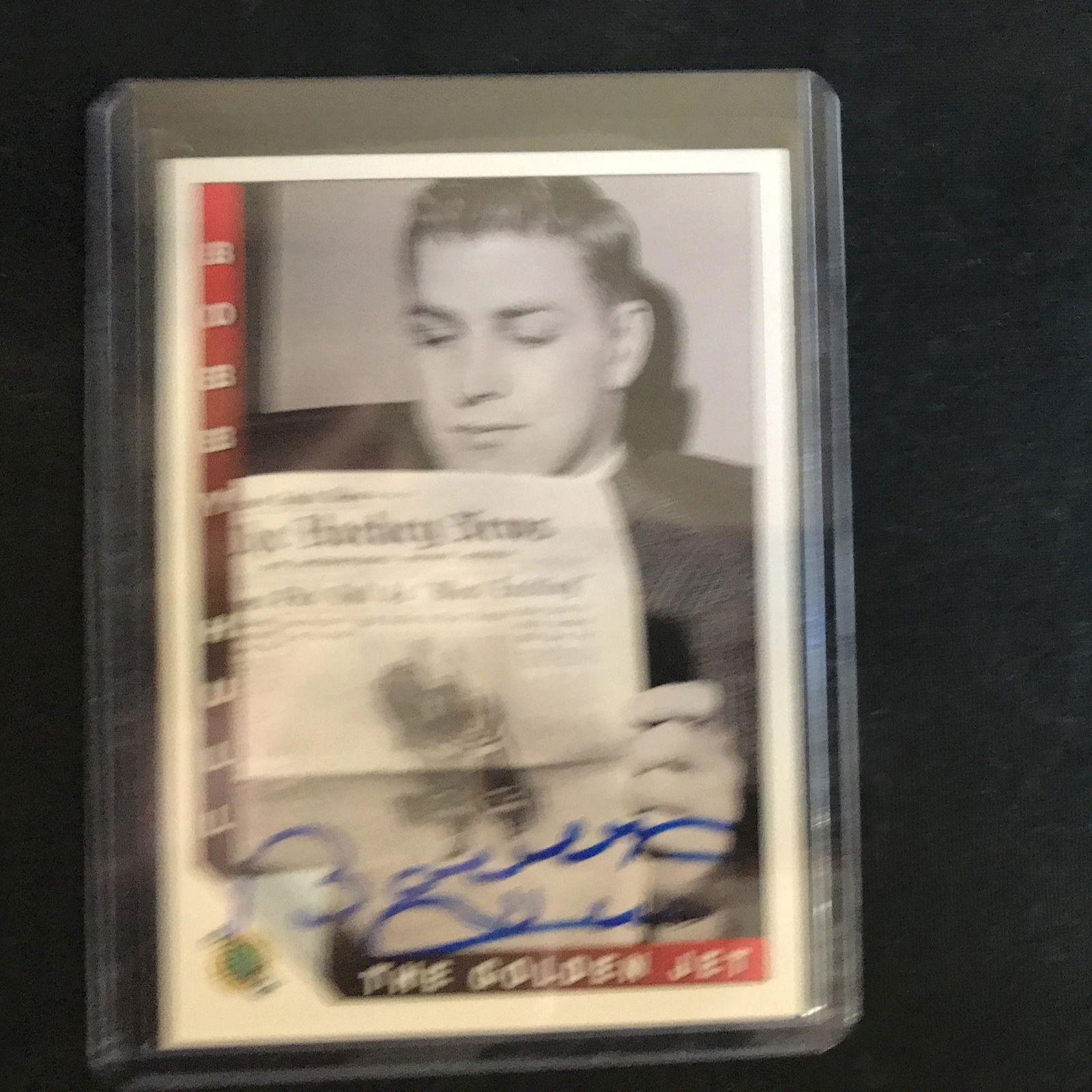 BOBBY HULL SIGNED HOCKEY CARD (1 of 1)