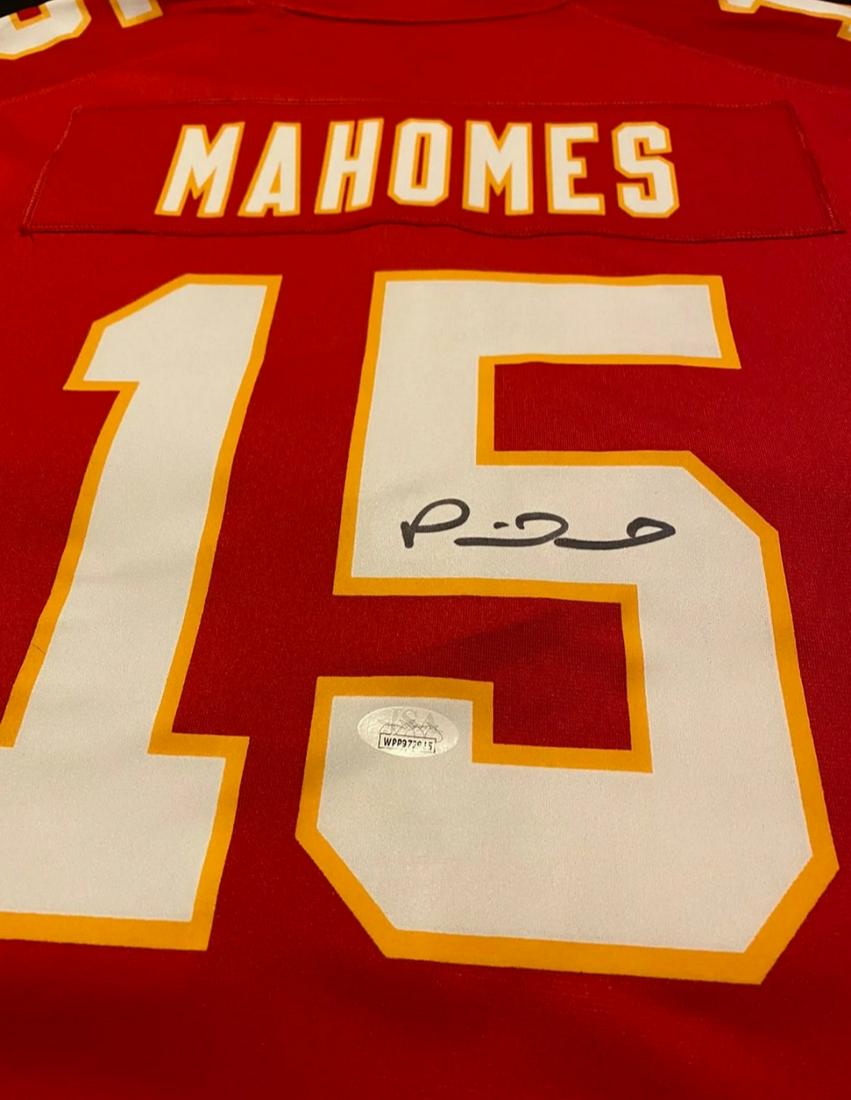 Nike On-Field Kansas City Chiefs signed Patrick Mahomes (1 of 4)