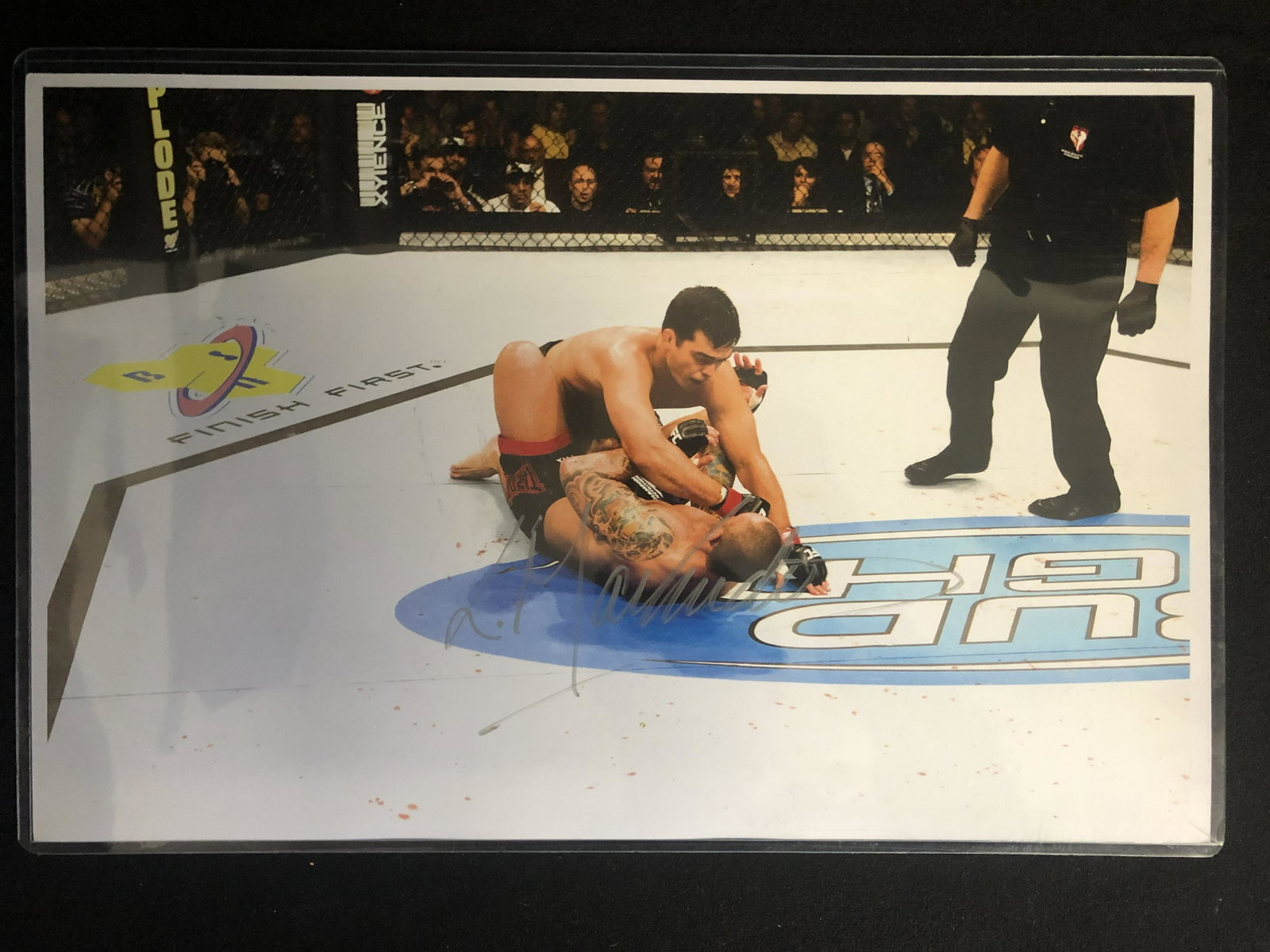 LYOTO MACHIDA SIGNED 24X16 MMA (UFC) PHOTO: LYOTO MACHIDA SIGNED 24X16 MMA (UFC) PHOTO