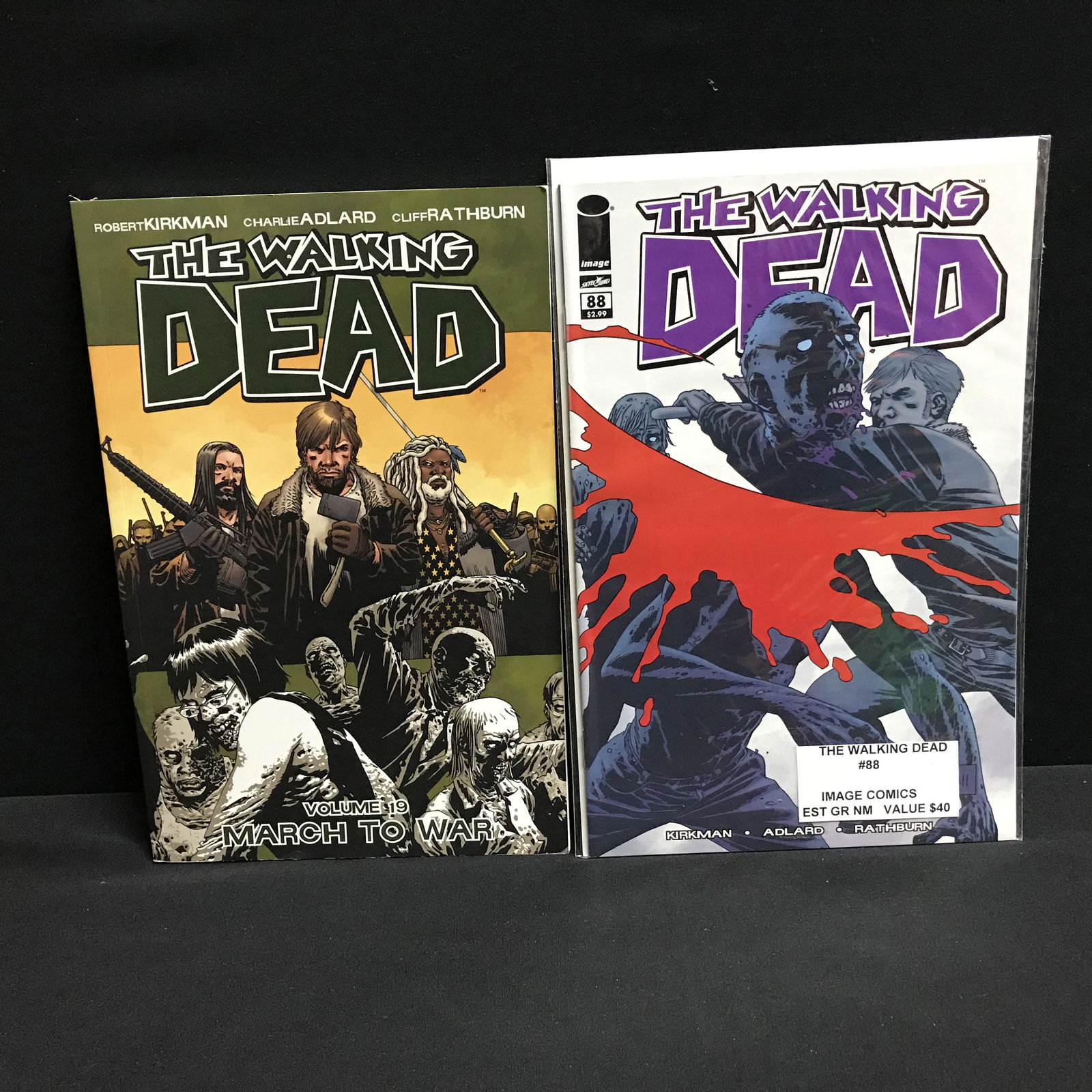 THE WALKING DEAD COMIC BOOK LOT (1 of 1)