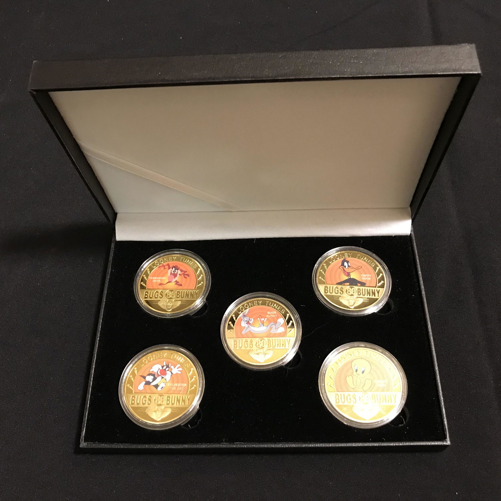 LOONEY TUNES "BUGS BUNNY" COLLECTOR COIN SET (1 of 3)