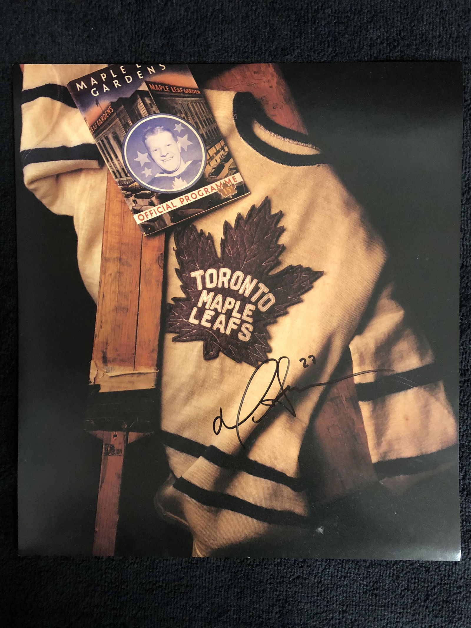 DARRYL SITTLER SIGNED MAPLE LEAFS PRINT (1 of 2)