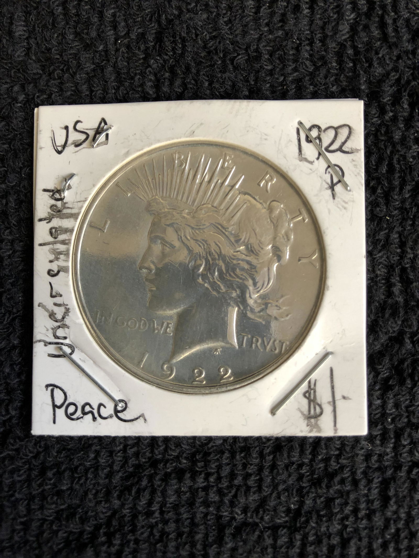 1922 USA PEACE SILVER DOLLAR (PHILADELPHIA MINTED) (1 of 2)