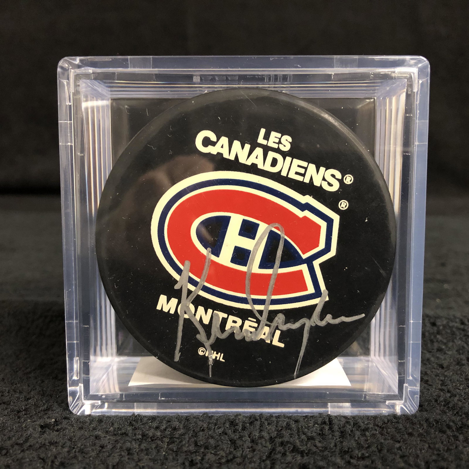 KEN DRYDEN MONTREAL CANADIENS SIGNED PUCK W/CERTIFICATE: KEN DRYDEN MONTREAL CANADIENS SIGNED PUCK W/CERTIFICATE