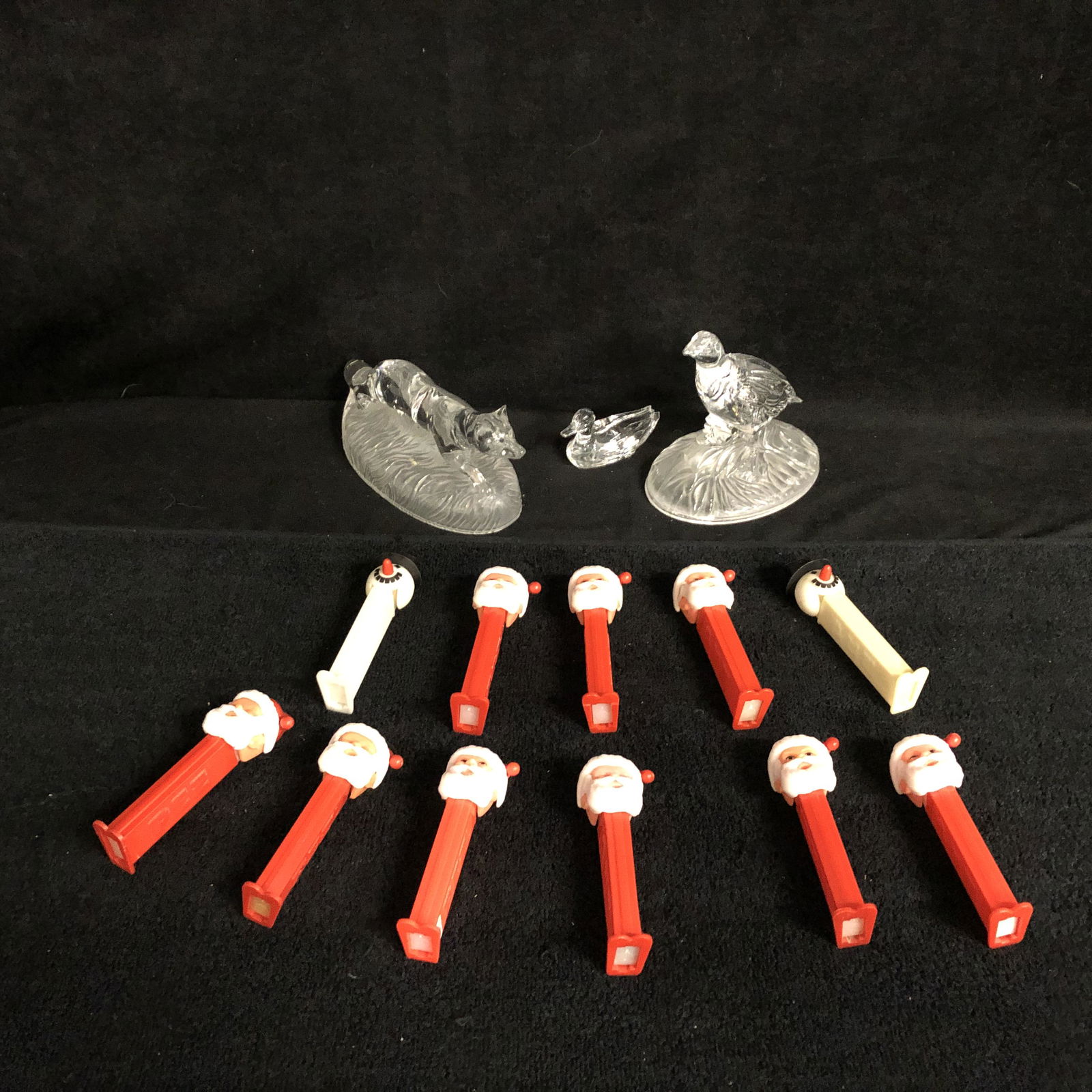 PEZ DISPENSERS/ ORNAMENTS LOT: PEZ DISPENSERS/ ORNAMENTS LOT