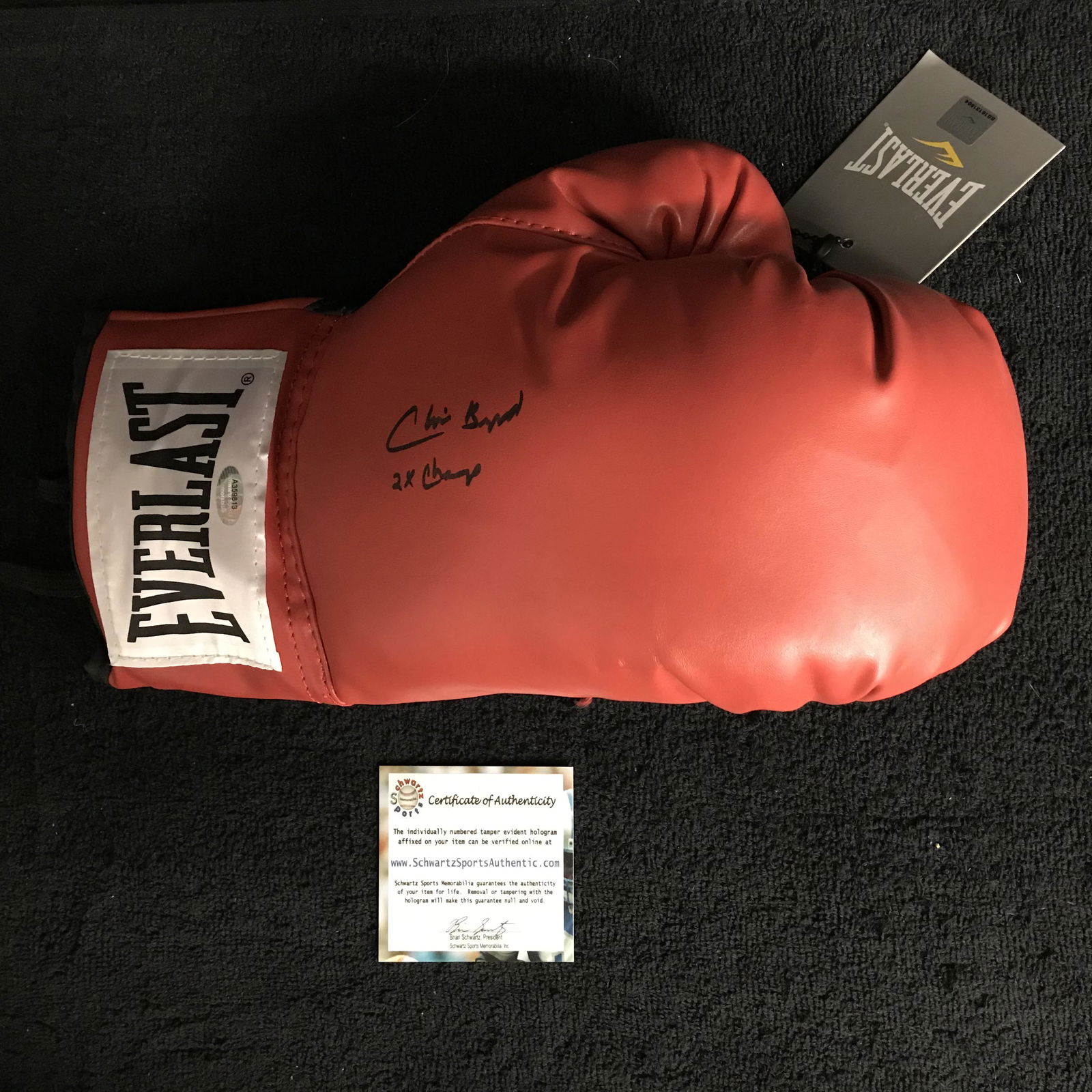 CHRIS BYRD SIGNED RED EVERLAST BOXING GLOVE (SCHWARTZ: CHRIS BYRD SIGNED RED EVERLAST BOXING GLOVE (SCHWARTZ SPORTS COA)