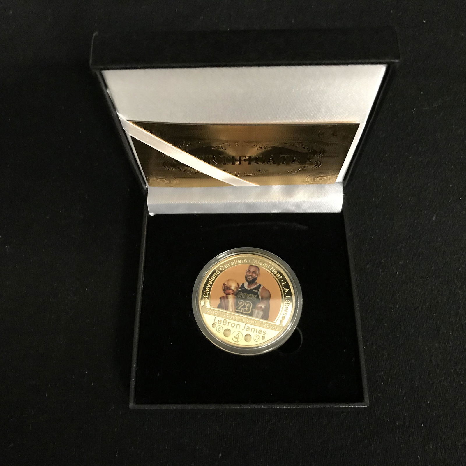 LeBRON JAMES COMMEMORATIVE GOLD PLATED COIN (1 of 3)