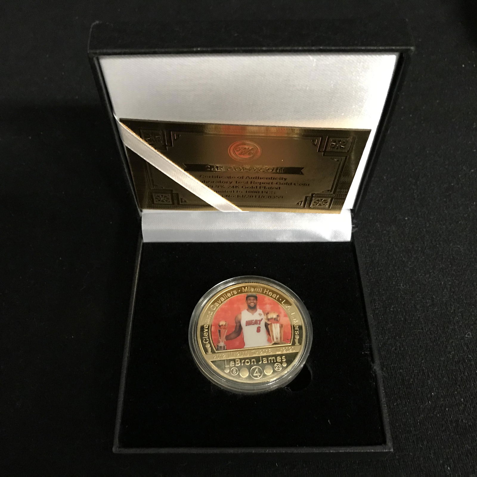 LeBRON JAMES COMMEMORATIVE GOLD PLATED COIN (1 of 3)