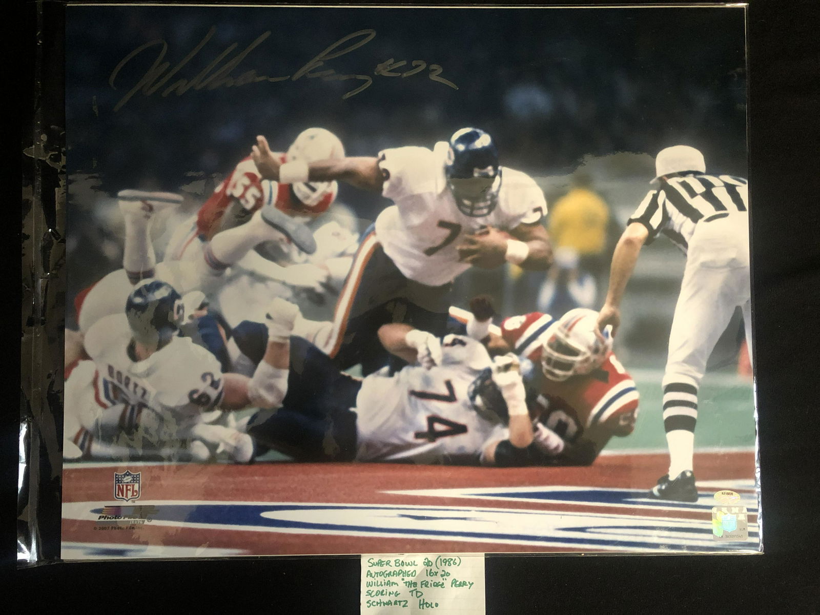 WILLIAM "THE FRIDGE" PERRY SIGNED SUPERBOWL 20 16X20 (1 of 3)
