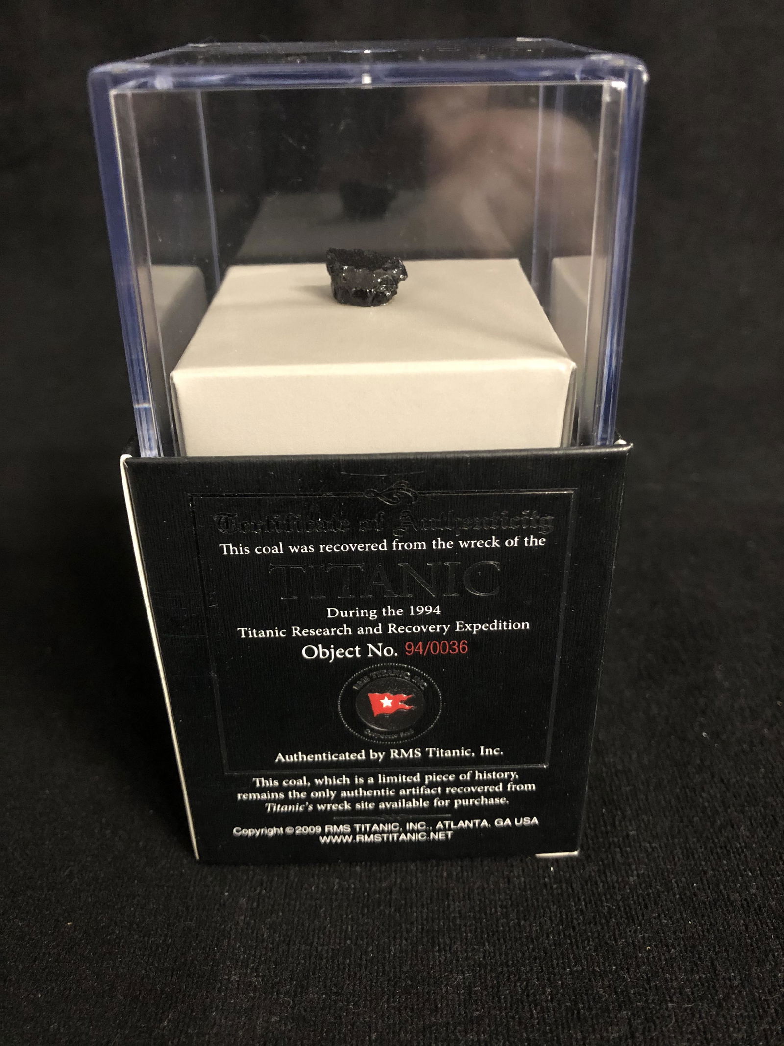 AUTHENTIC TITANIC COAL IN DISPLAY CASE W/COA (1 of 4)