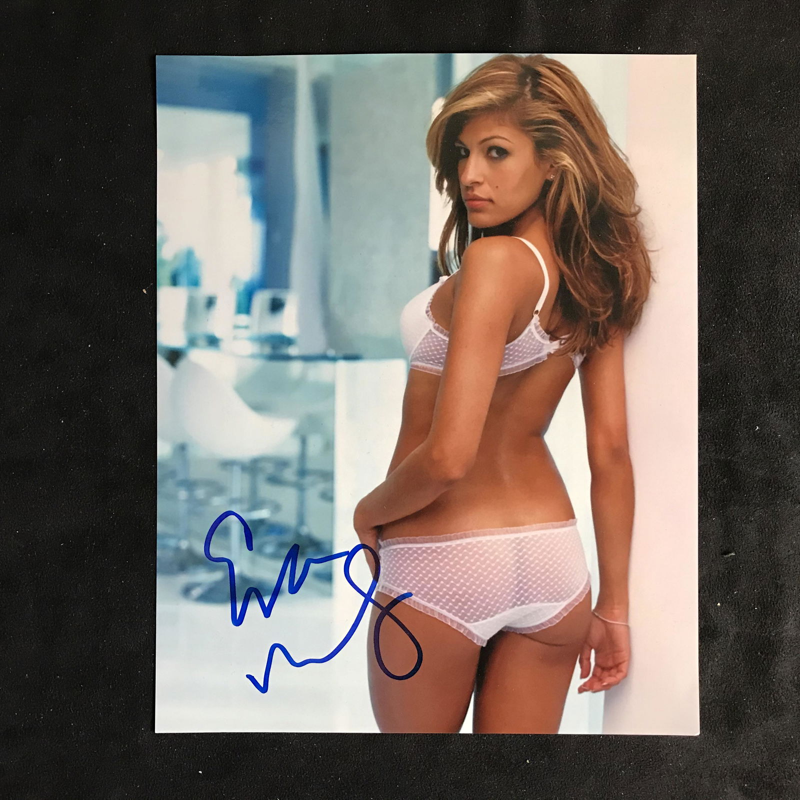 EVA MENDES AUTOGRAPHED 8X10 PHOTO (1 of 1)