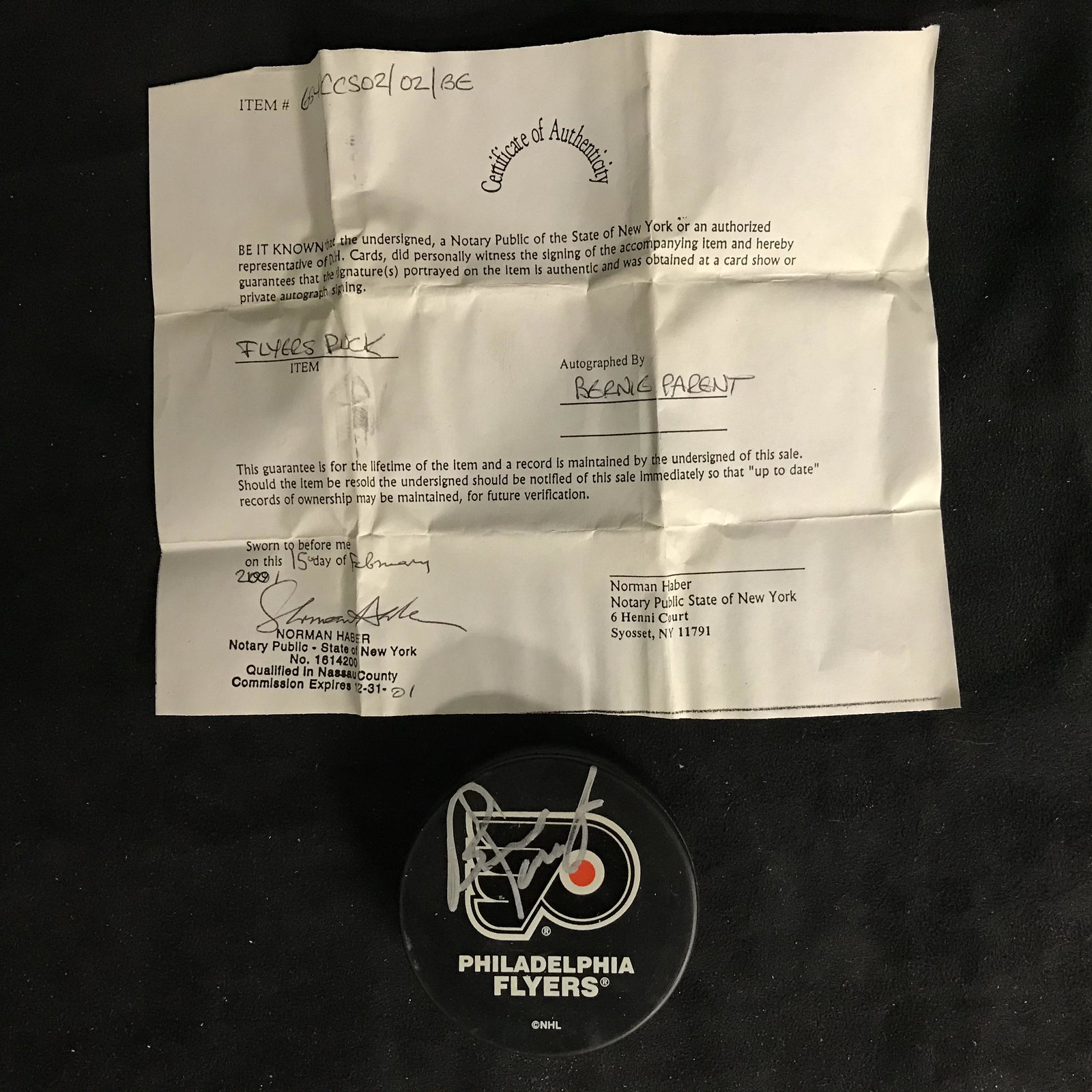 BERNIE PARENT SIGNED FLYERS HOCKEY PUCK w/ COA: BERNIE PARENT SIGNED FLYERS HOCKEY PUCK w/ COA