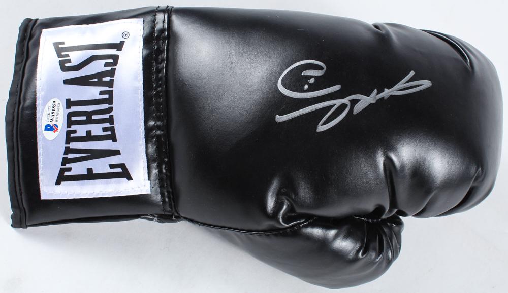 SUGAR RAY LEONARD SIGNED EVERLAST BLACK BOXING GLOVE (1 of 2)