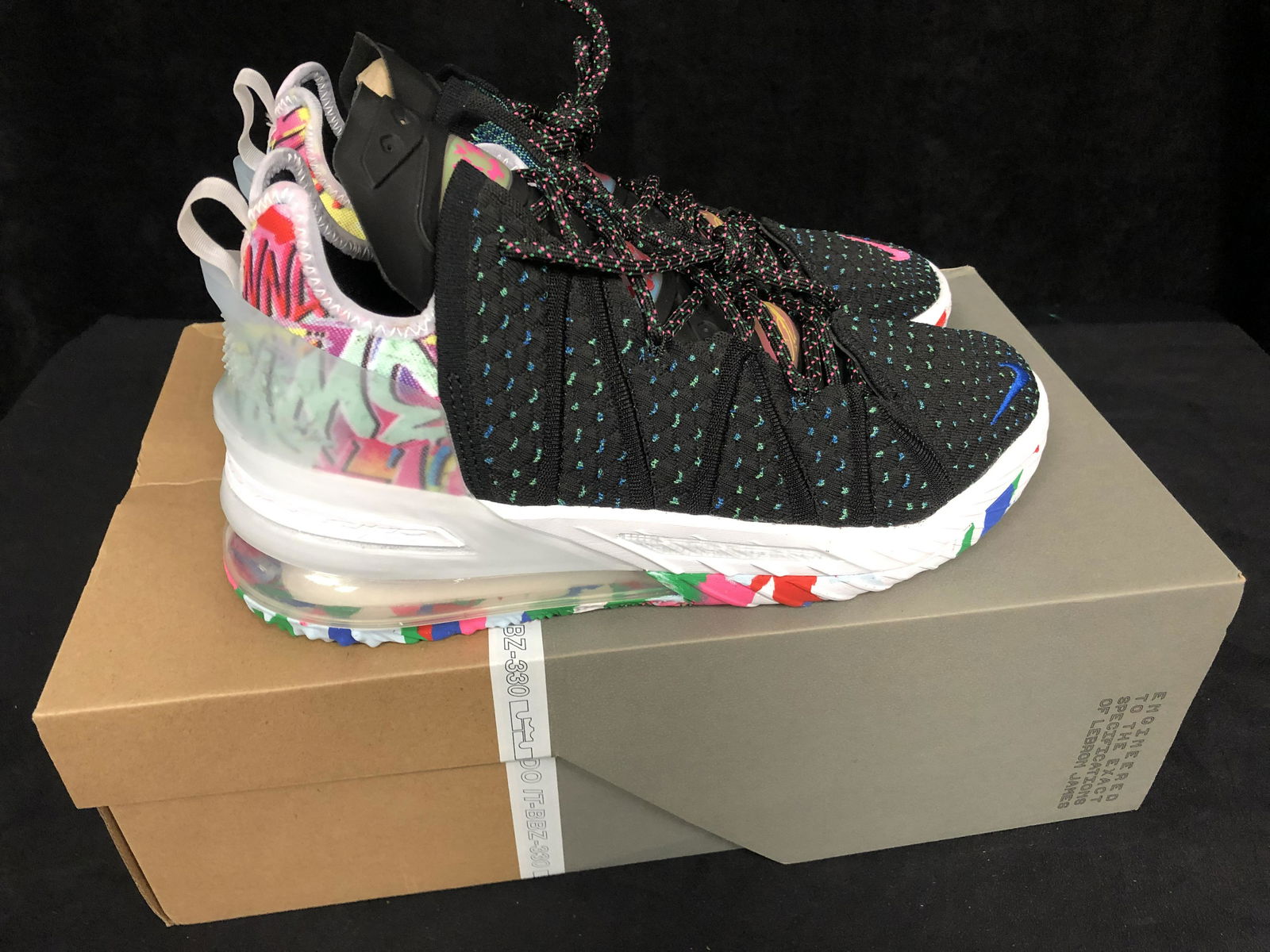 NIKE LEBRON JAMES XVIII BLACK/PINK BLAST-MULTI-COLOR BA (1 of 3)