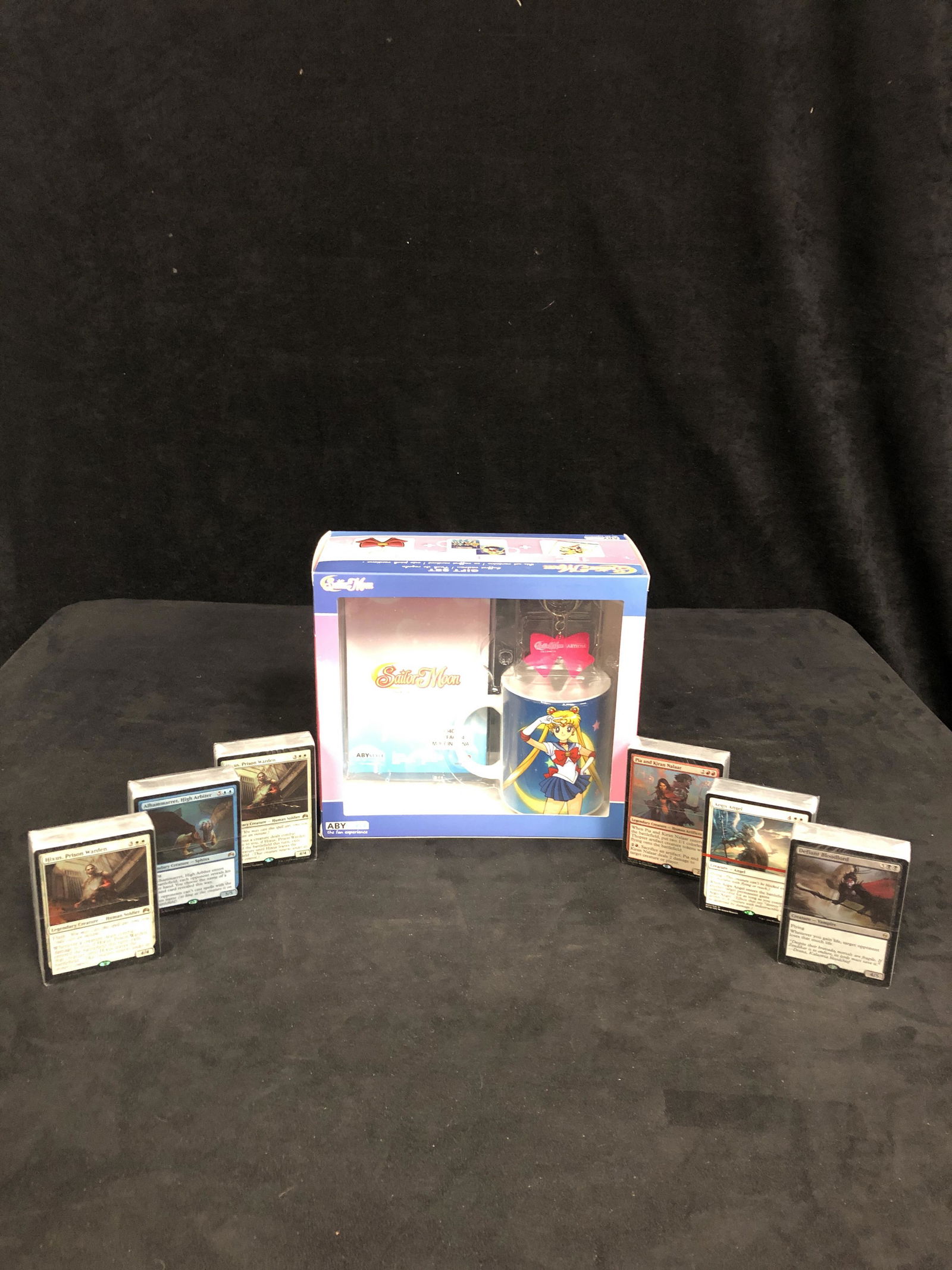 MAGIC THE GATHERING AND SAILOR MOON LOT (1 of 4)