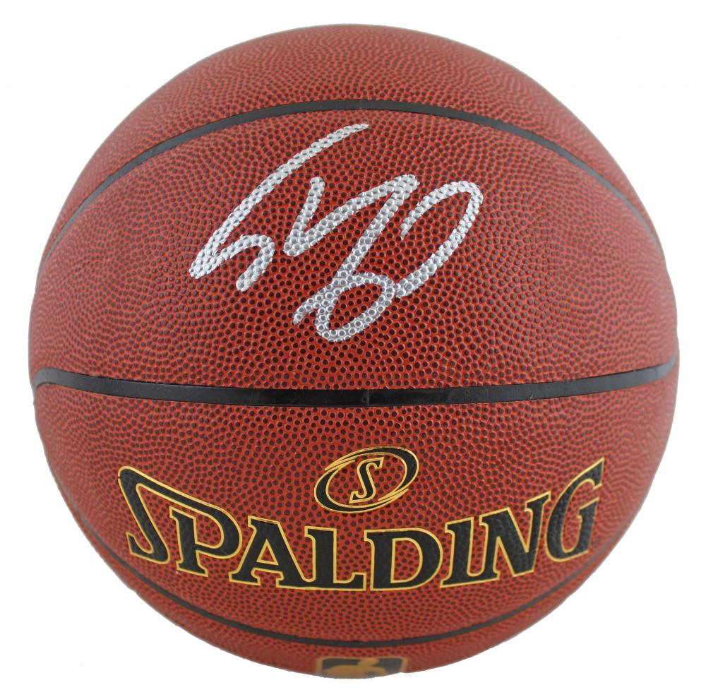 SHAQUILLE O'NEAL SIGNED NBA BASKETBALL (BECKETT COA) (1 of 3)