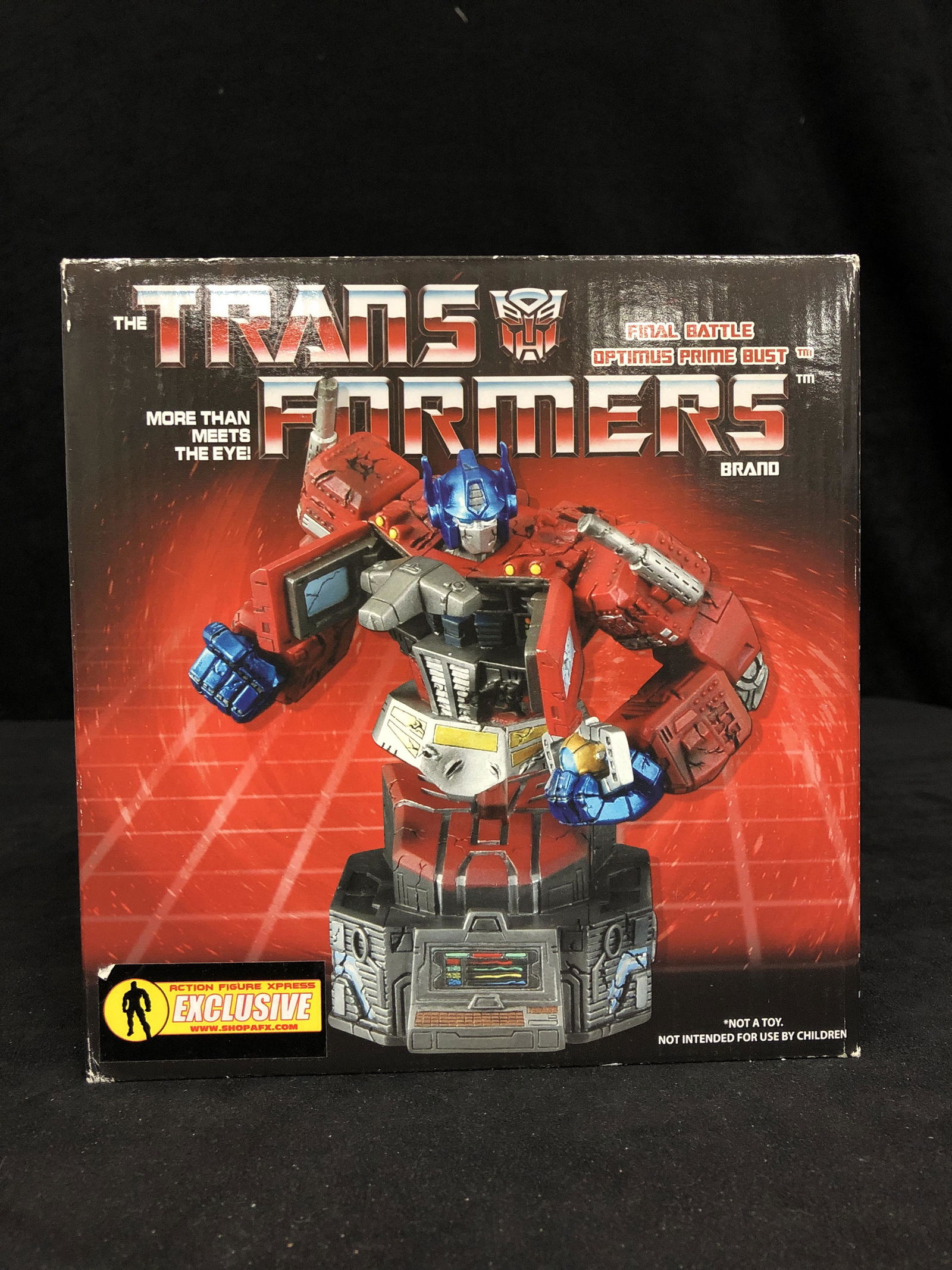 TRANSFORMERS OPTIMUS PRIME BUST (1 of 2)