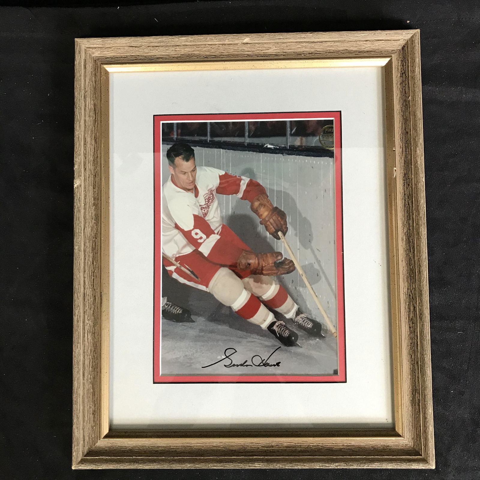 GORDIE HOWE AUTOGRAPHED CUSTOM FRAMED PHOTO (COA) (1 of 3)