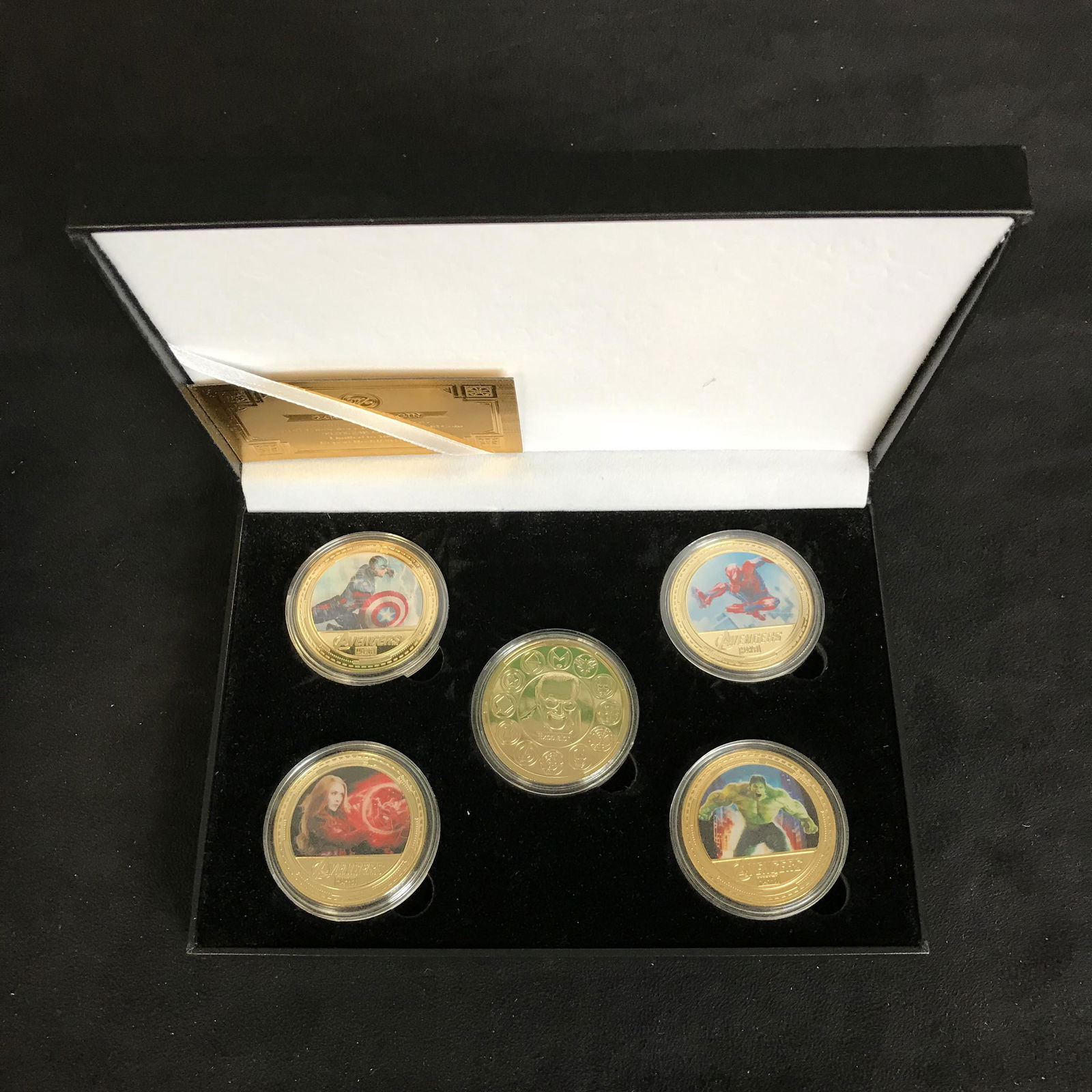THE AVENGERS COMMEMORATIVE 5 COIN w/ DISPLAY BOX (1 of 2)
