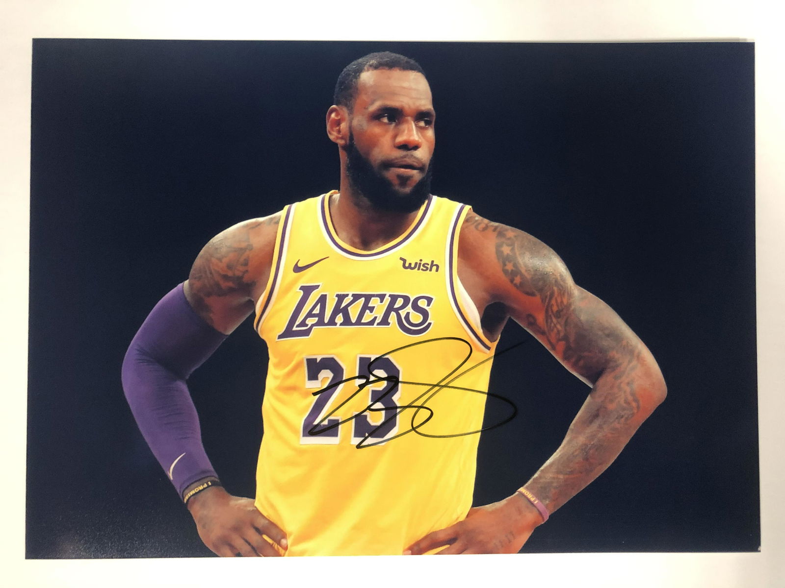 LeBRON JAMES SIGNED 8X10 PHOTO (REAL AUTHENTIC COA) (1 of 3)