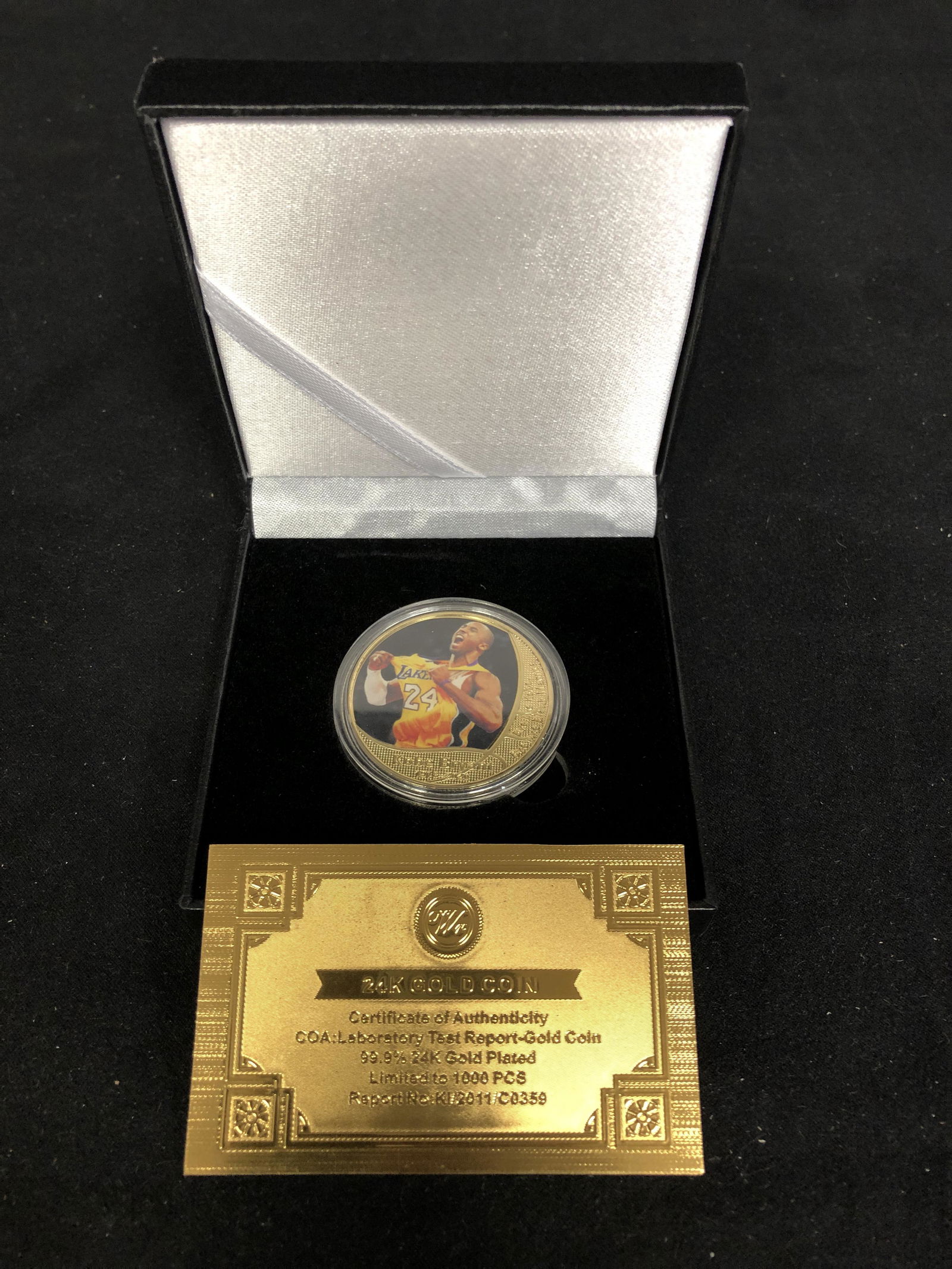 KOBE BRYANT COMMEMORATIVE COIN w/ DISPLAY BOX (1 of 4)