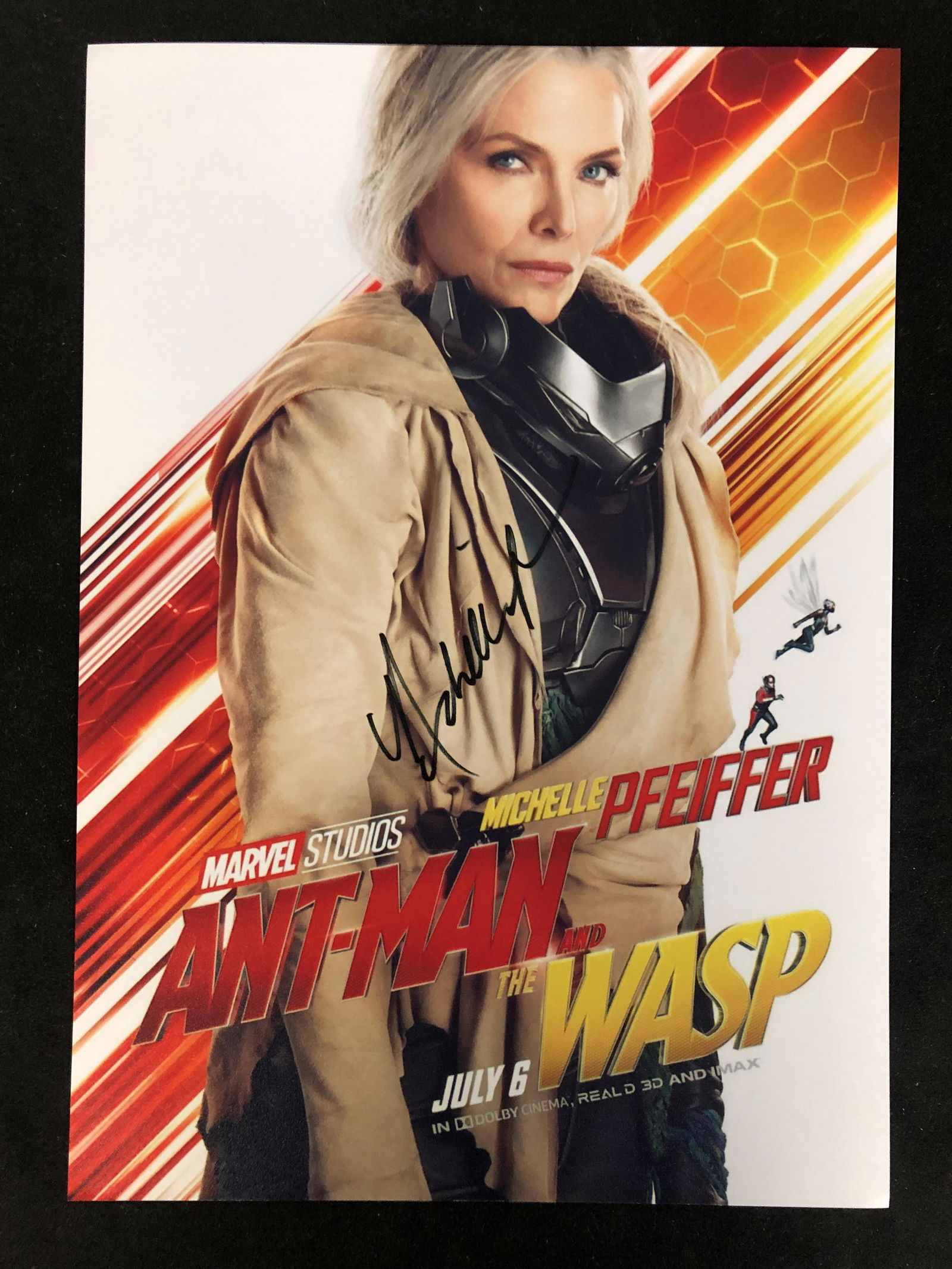 M/ PFEIFFER SIGNED "ANT-MAN & THE WASP" 8X10 PHOTO (1 of 3)