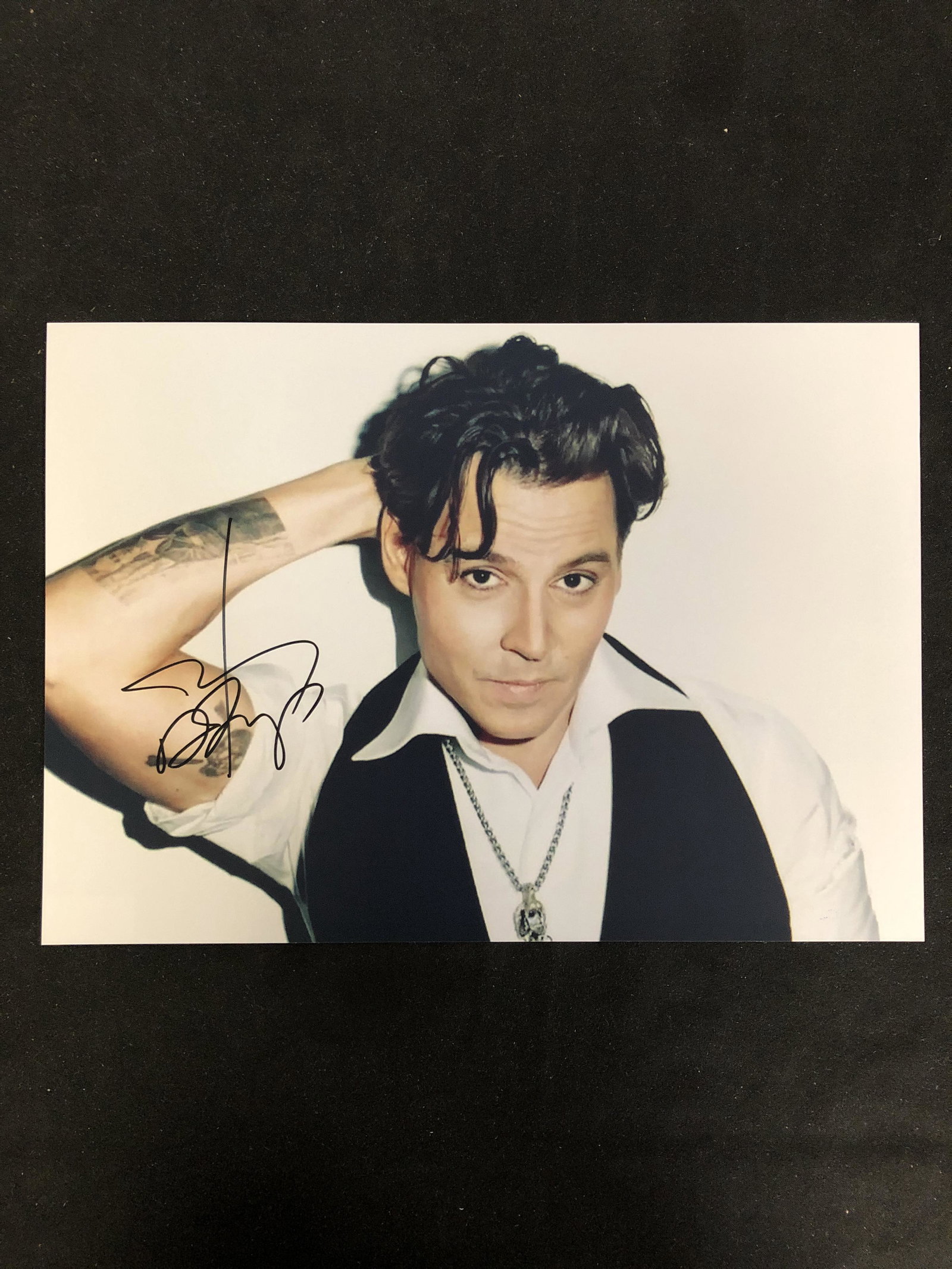 JOHNNY DEPP SIGNED 8X10 PHOTO (REAL AUTHENTIC COA): JOHNNY DEPP SIGNED 8X10 PHOTO (REAL AUTHENTIC COA)