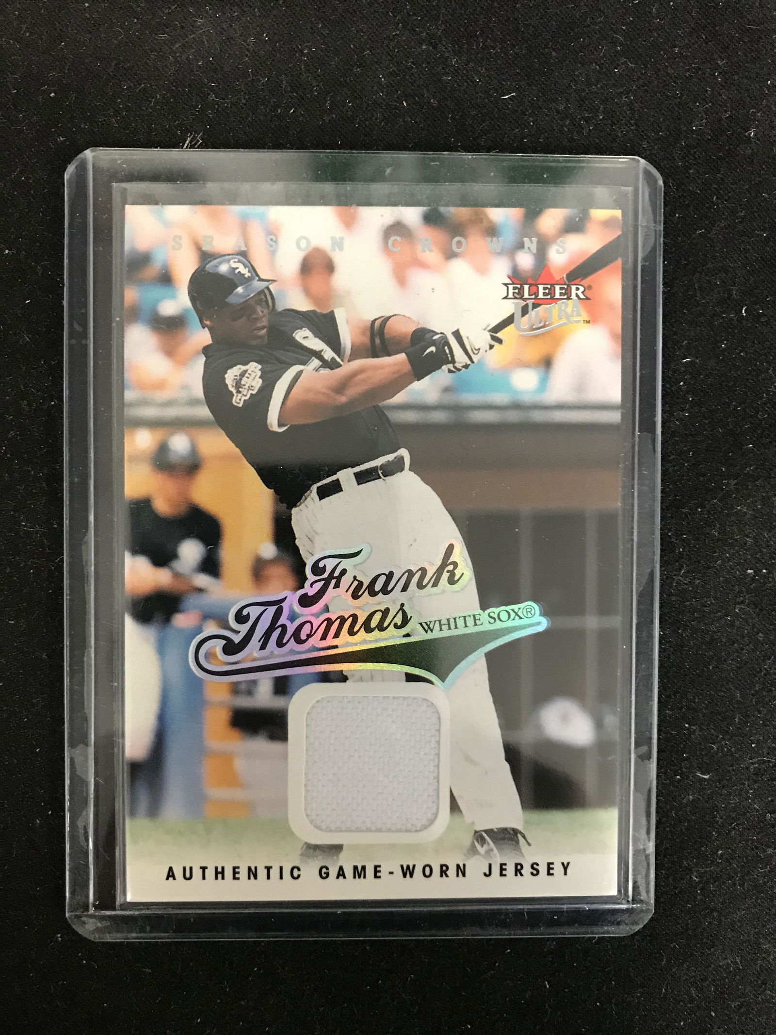 2004 FLEER #19 FRANK THOMAS GAME WORN JERSEY CARD (1 of 2)