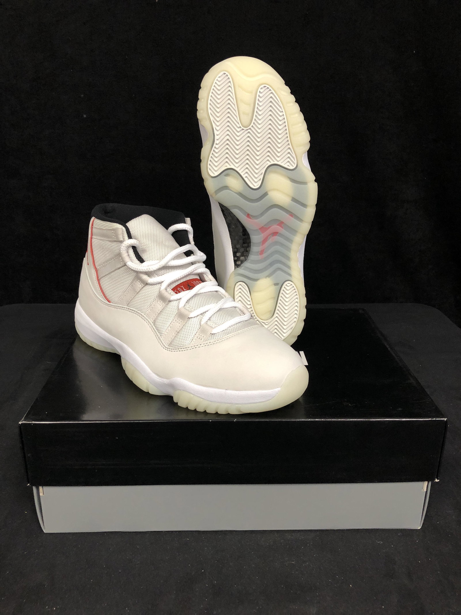 AIR JORDAN 11 RETRO SIZE 10.5US: AIR JORDAN 11 RETRO SIZE 10.5US