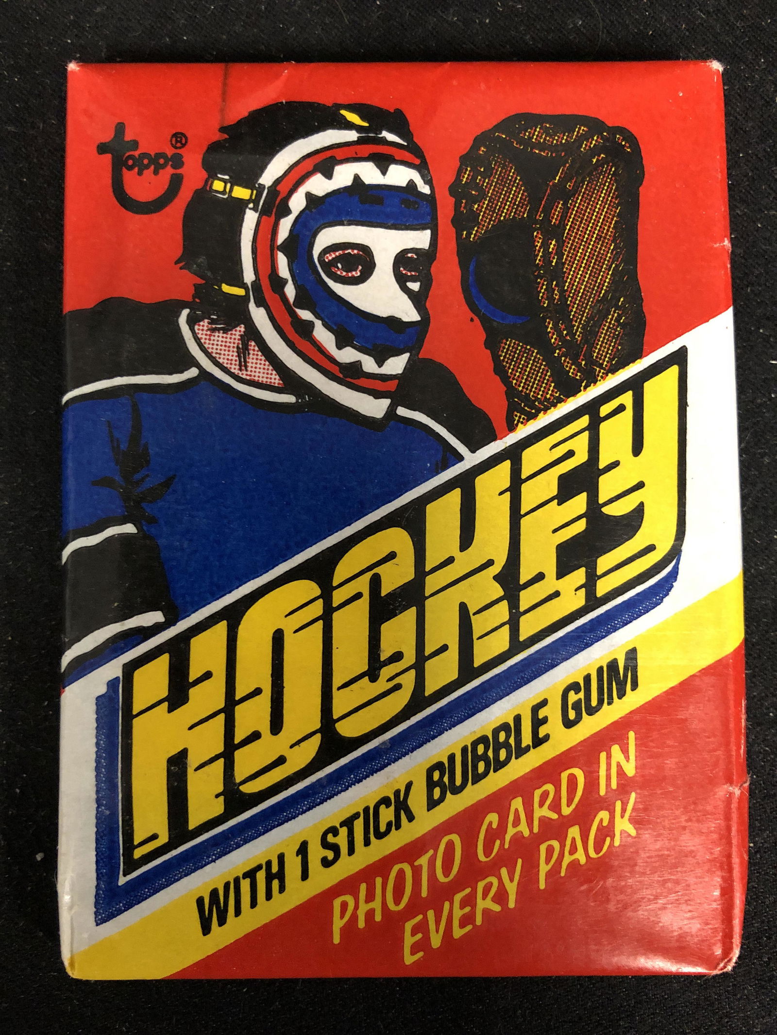 1977-78 TOPPS HOCKEY CARDS UNOPENED WAX PACK (1 of 2)