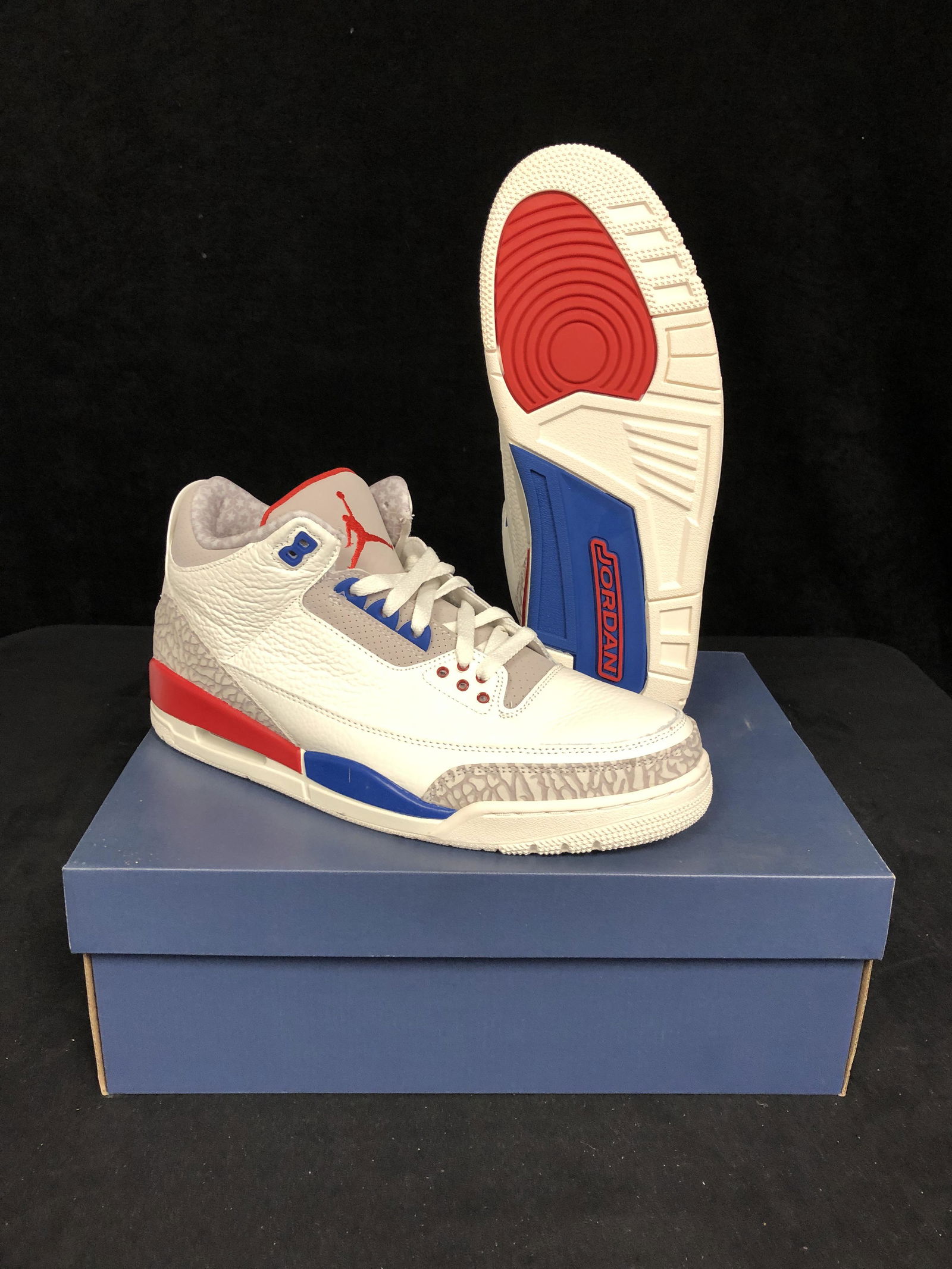 AIR JORDAN 3 RETRO SIZE 10.5US (1 of 4)