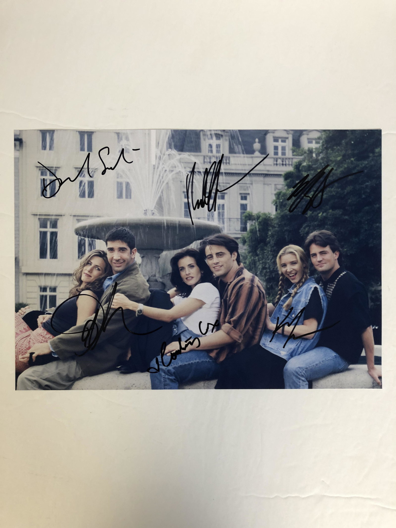 "FRIENDS" SIGNED PHOTO w/ J. ANNISTON, C. COX, L. KUDRO: "FRIENDS" SIGNED PHOTO w/ J. ANNISTON, C. COX, L. KUDROW, M. LeBLANC, M. PERRY, D. SCHWIMMER w/ COA